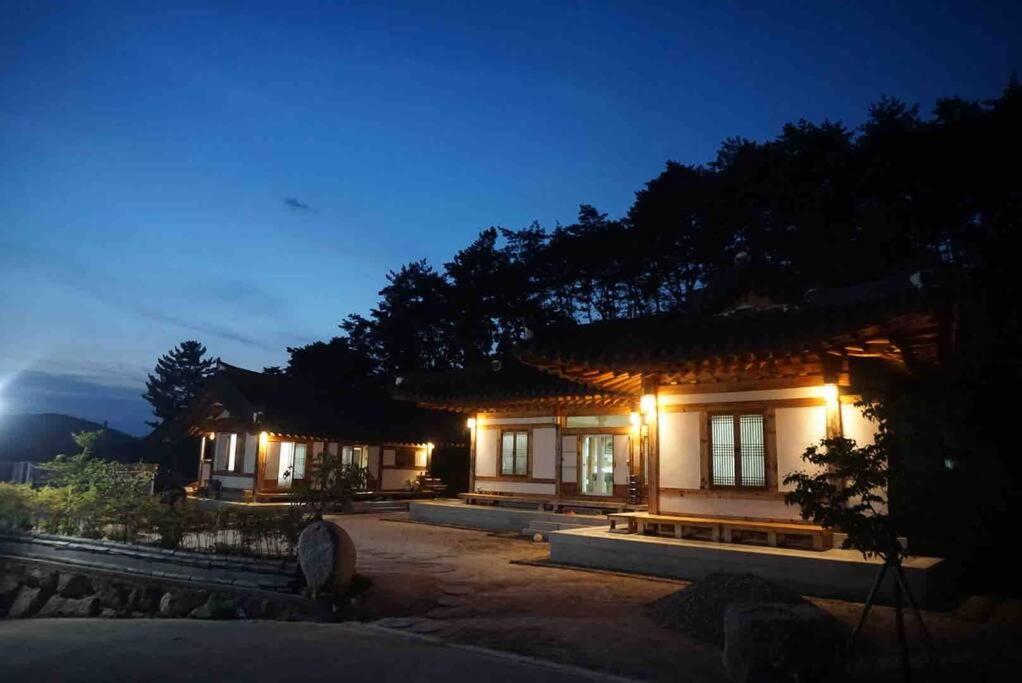 Lee Cho Hanok