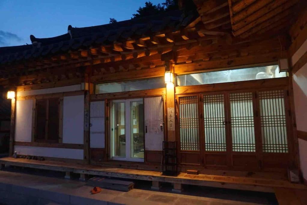 Lee Cho Hanok