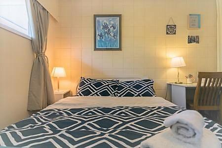 Cozy Room in Devonport view 3