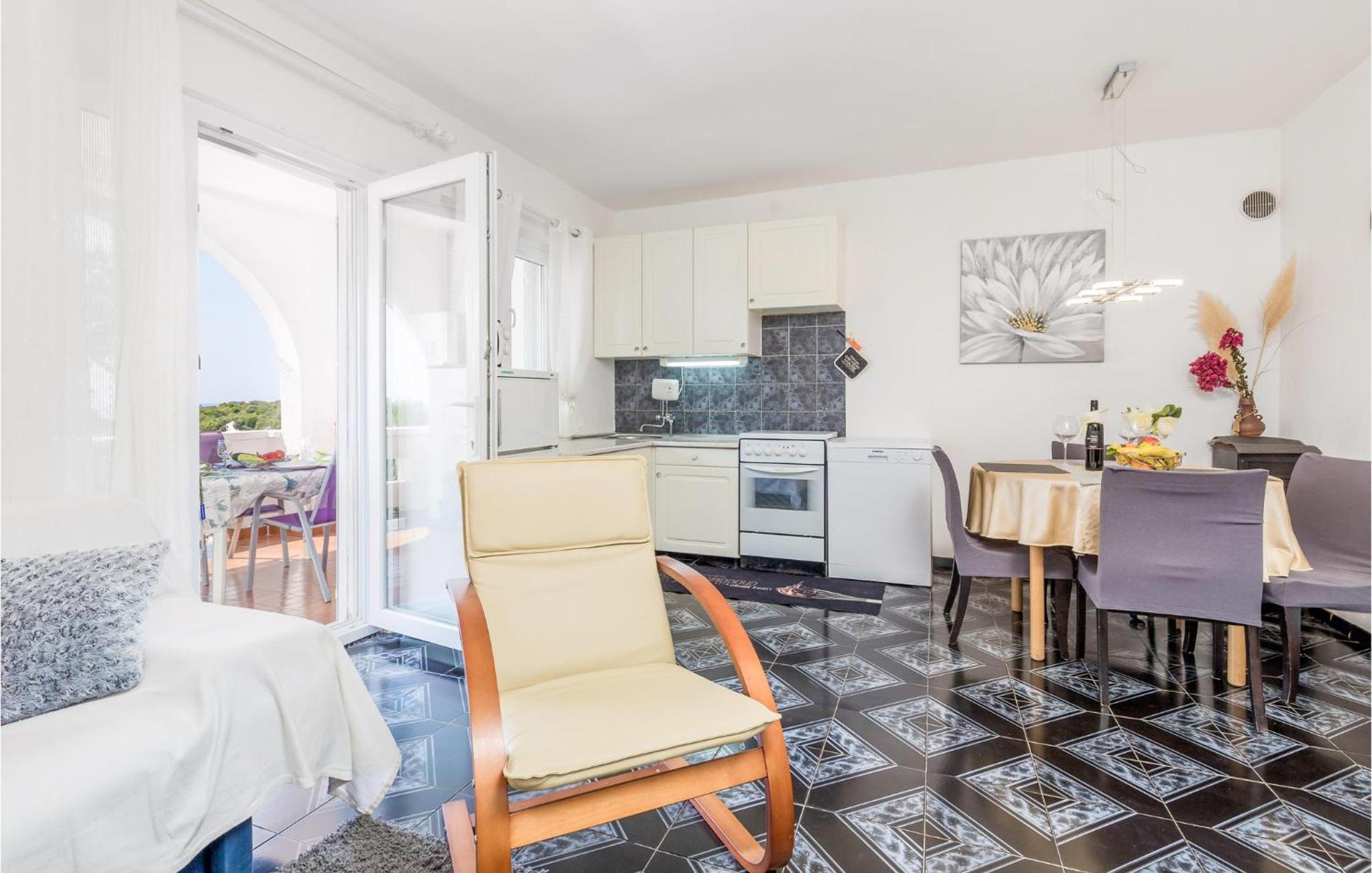 2 Bedroom Lovely Apartment In Potocnica