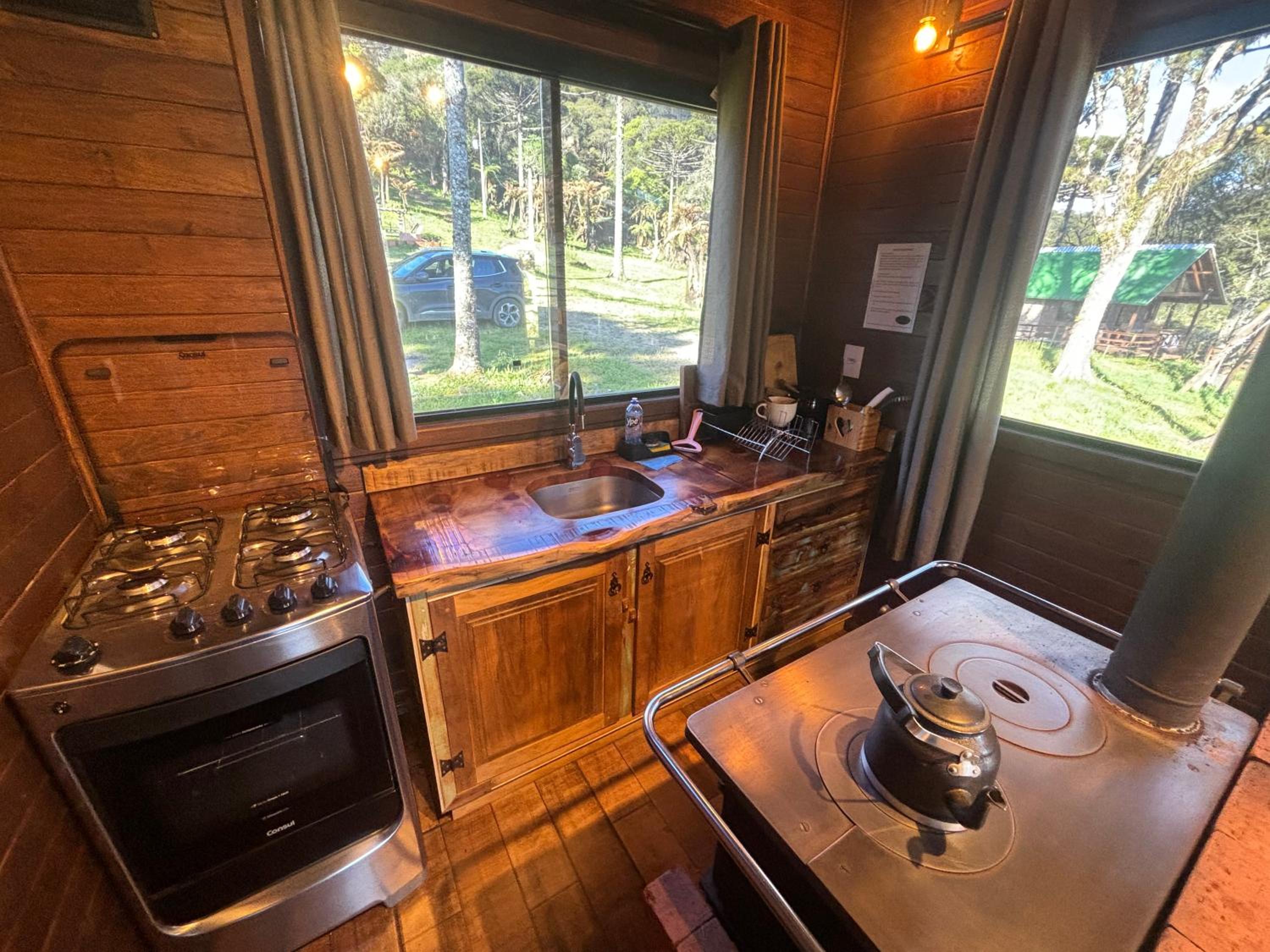 Casas Rainha da Serra - Cozinha, Fogo de Chão e Churrasqueira