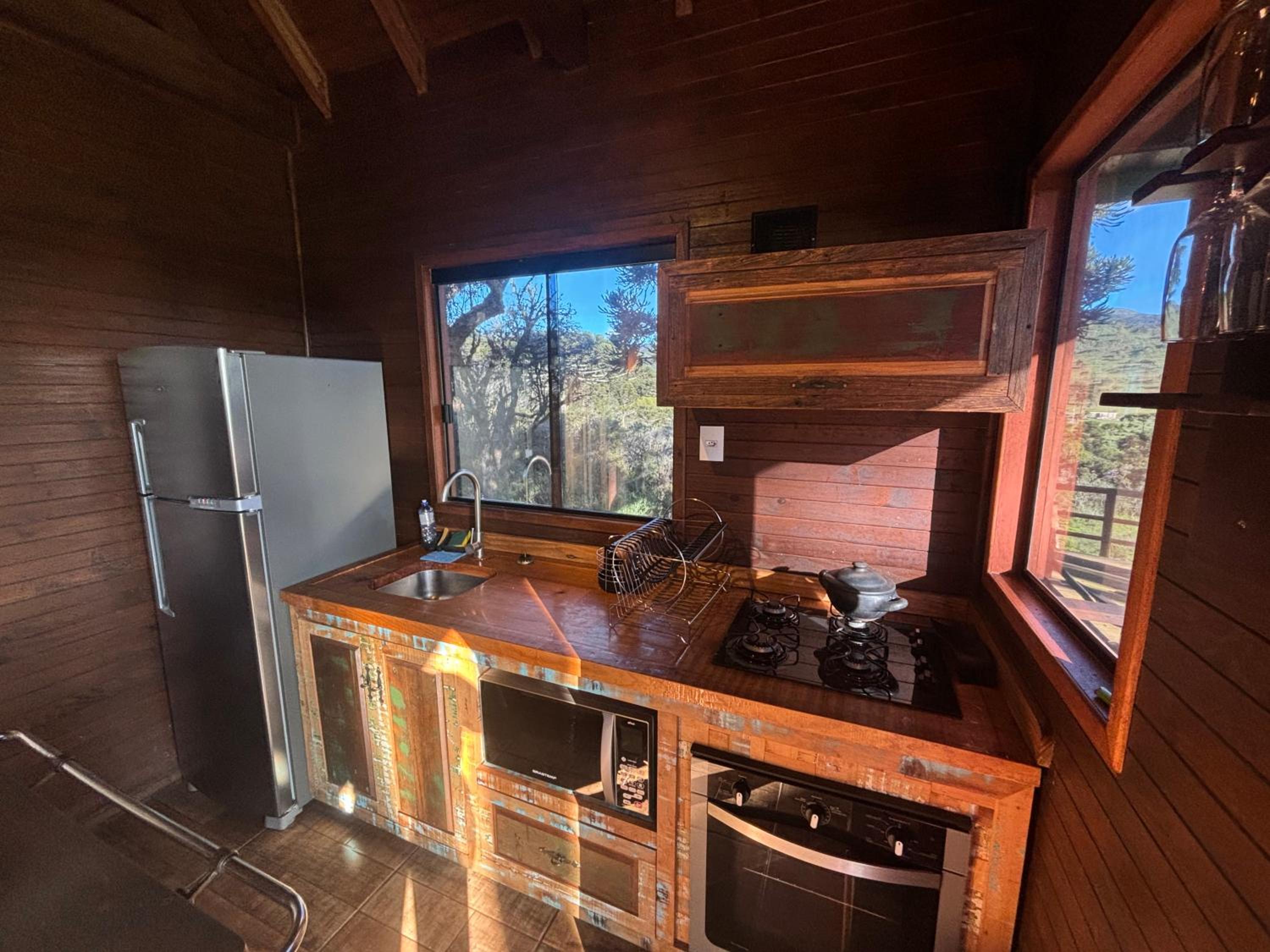 Casas Rainha da Serra - Cozinha, Fogo de Chão e Churrasqueira