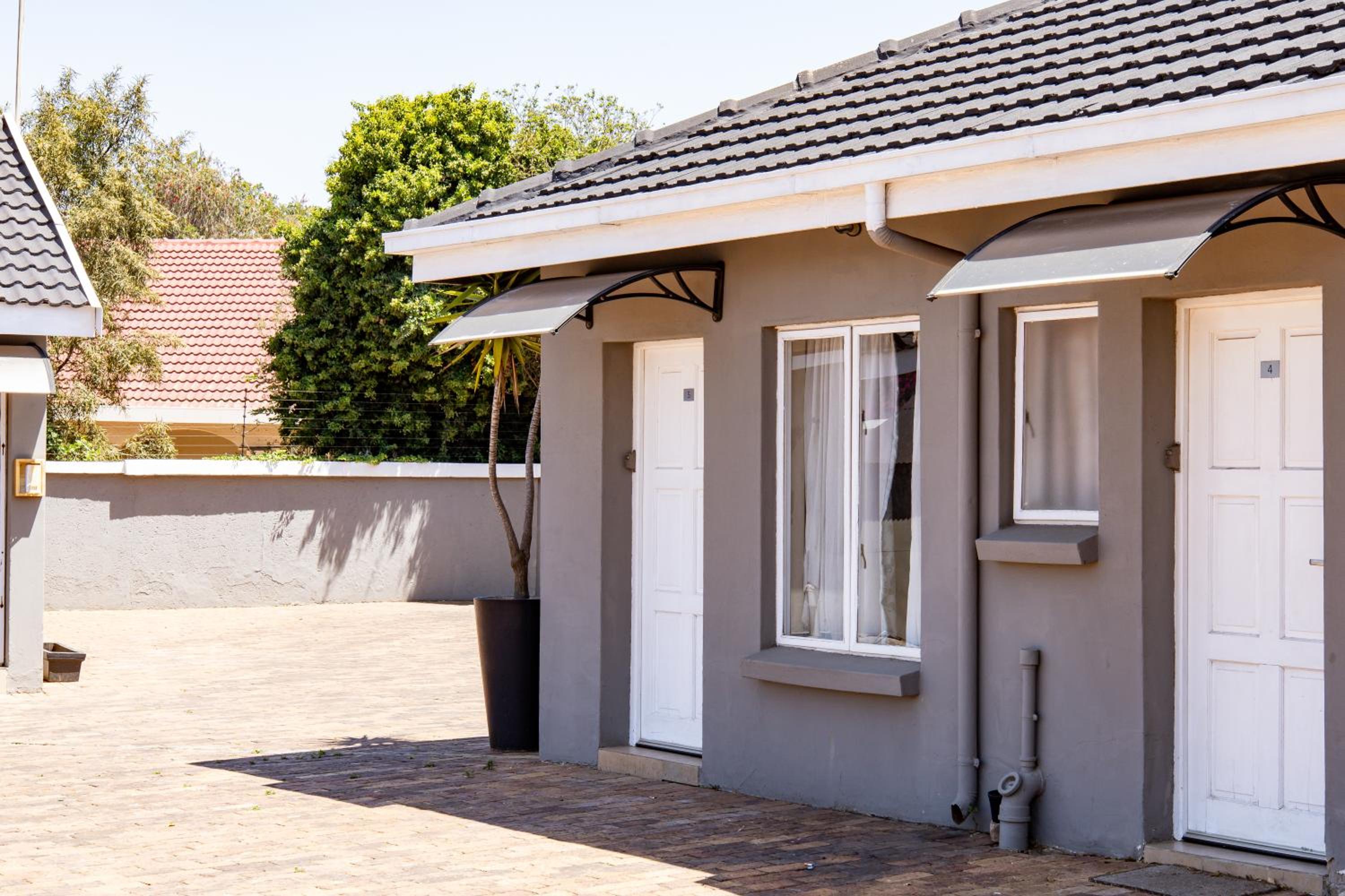 Thabelo Airport Lodge
