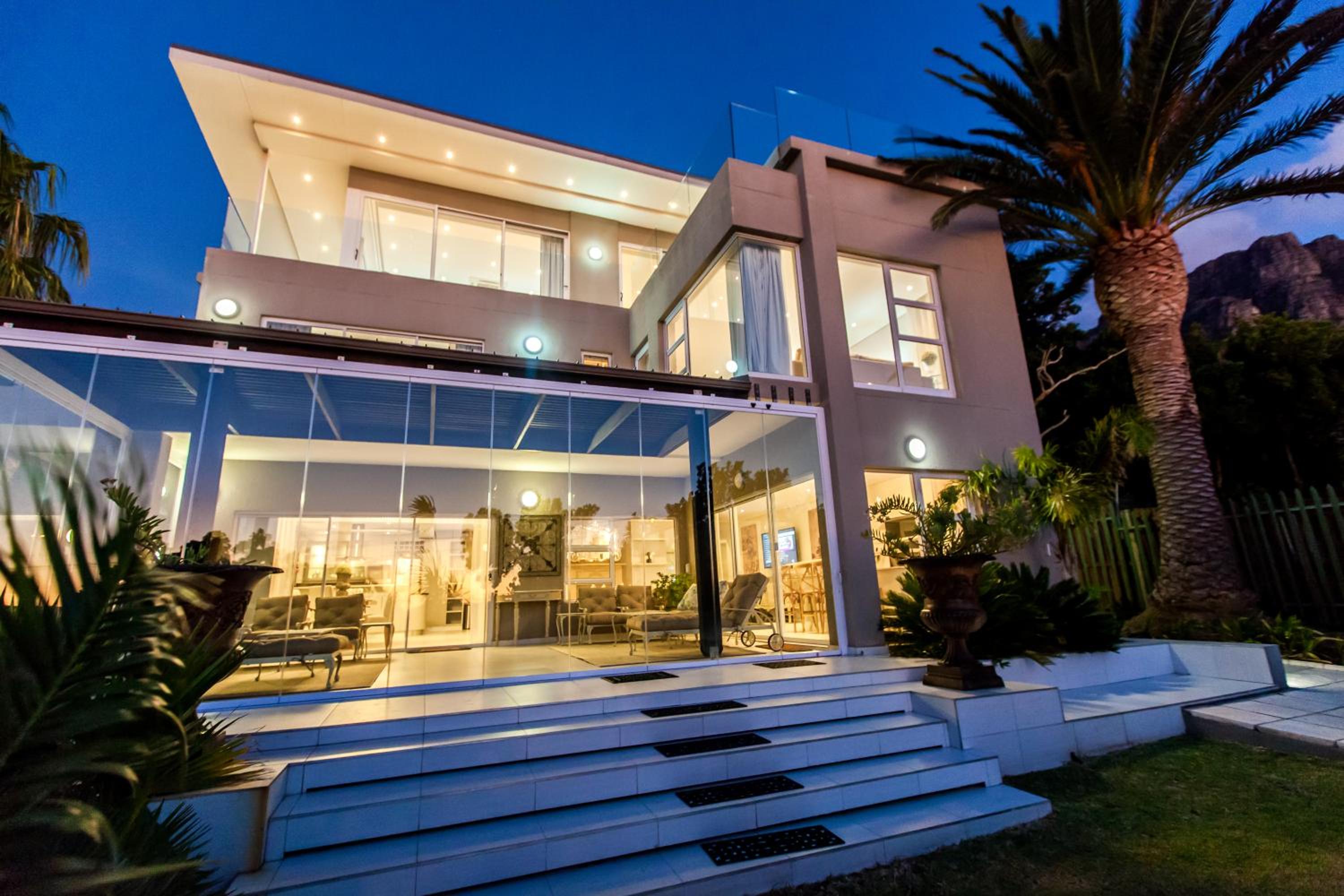 Villa on 1st Crescent view 2