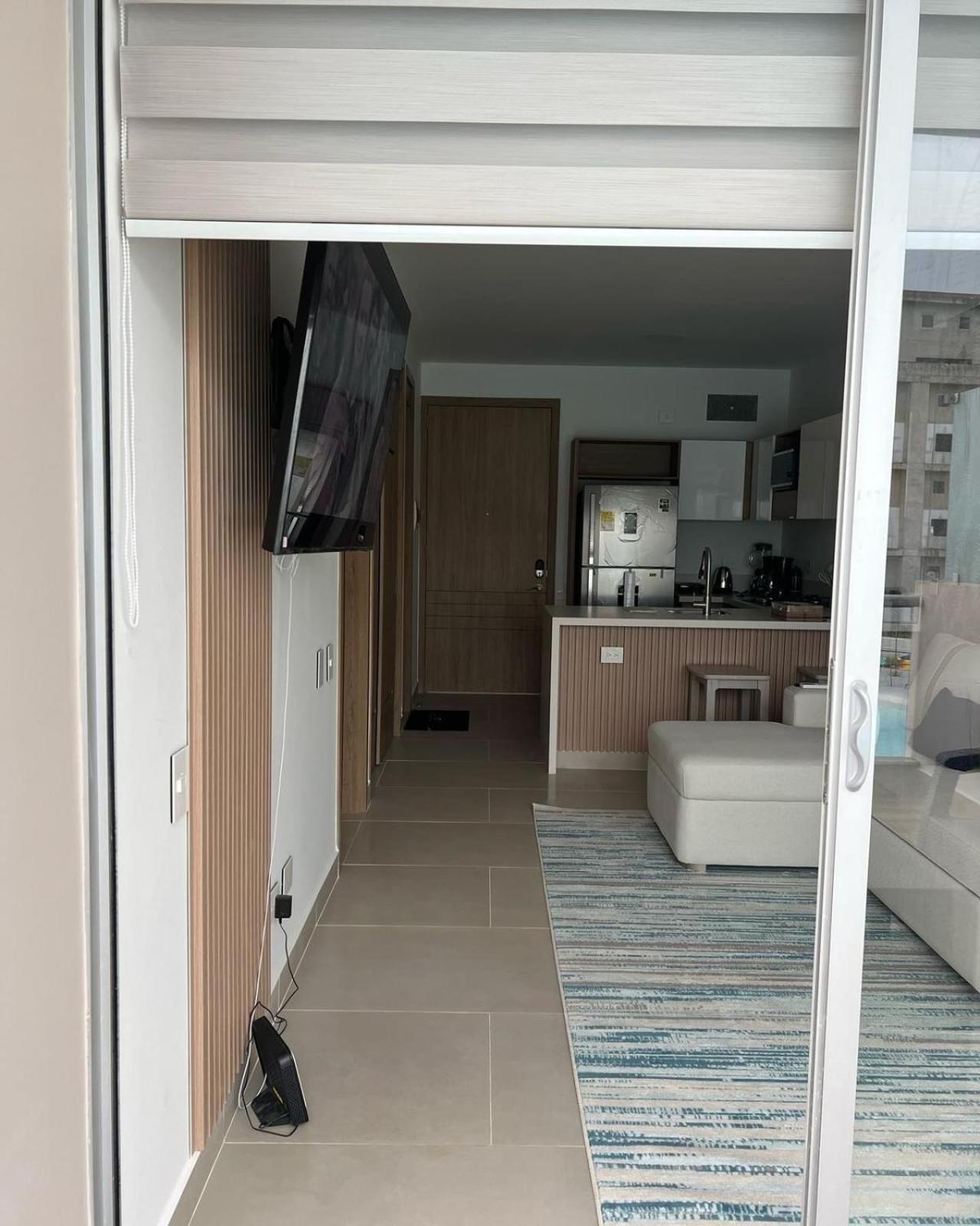 Lujoso Apartamento en Baia Kristal - Frente a la Playa Artificial Más Grande de Colombia