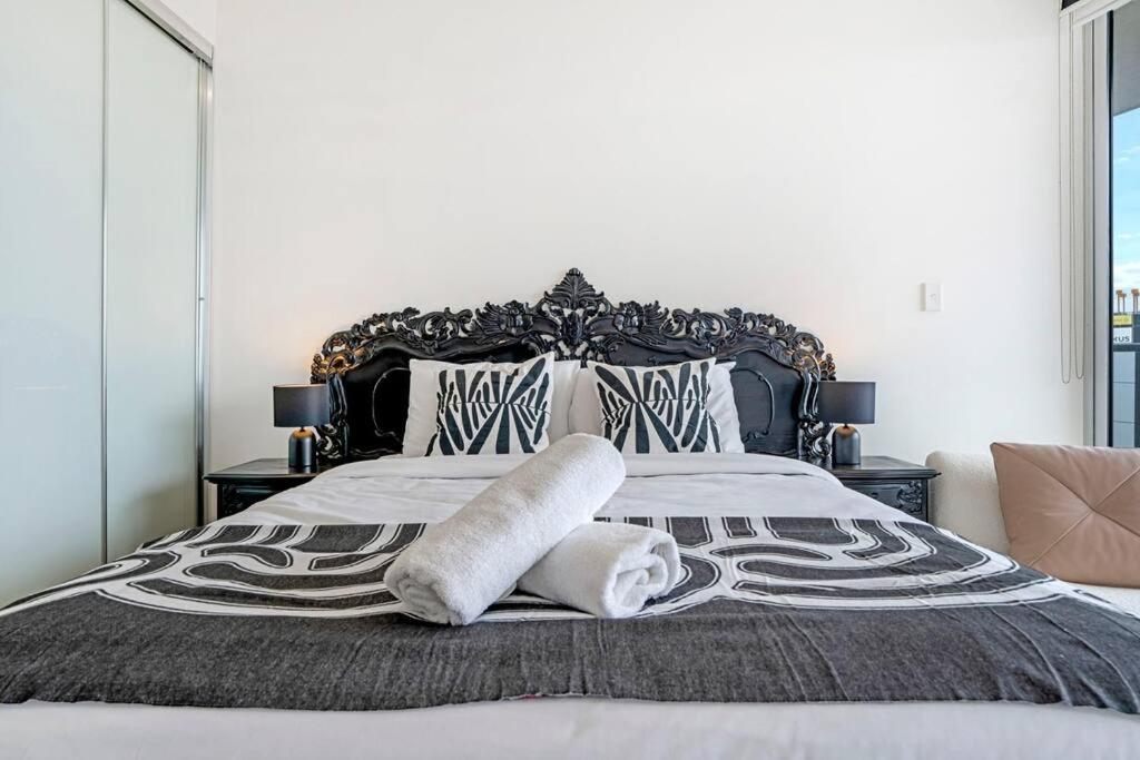 Central 4BR Duplex Apt with Terrace in Ultimo