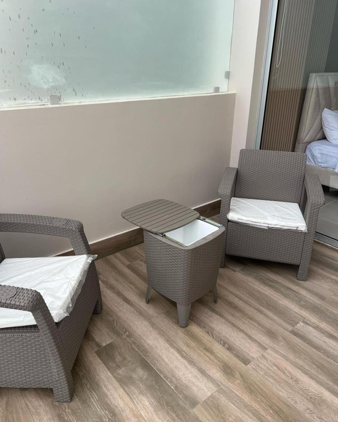 Lujoso Apartamento en Baia Kristal - Frente a la Playa Artificial Más Grande de Colombia