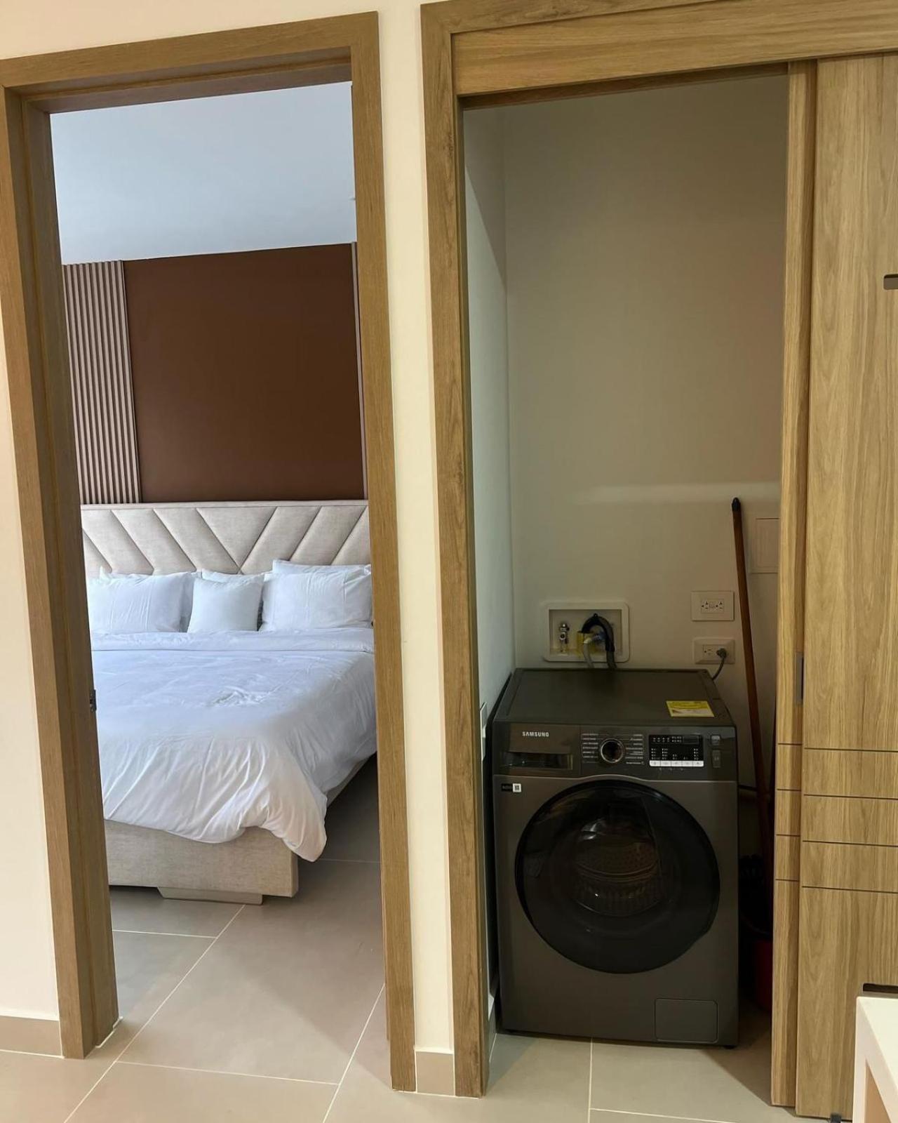 Lujoso Apartamento en Baia Kristal - Frente a la Playa Artificial Más Grande de Colombia