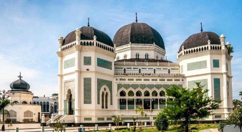 Hotel Adimulia Hotel Medan - Image 1