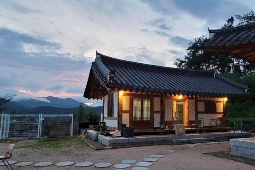 Lee Cho Hanok