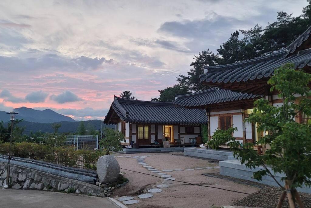 Lee Cho Hanok