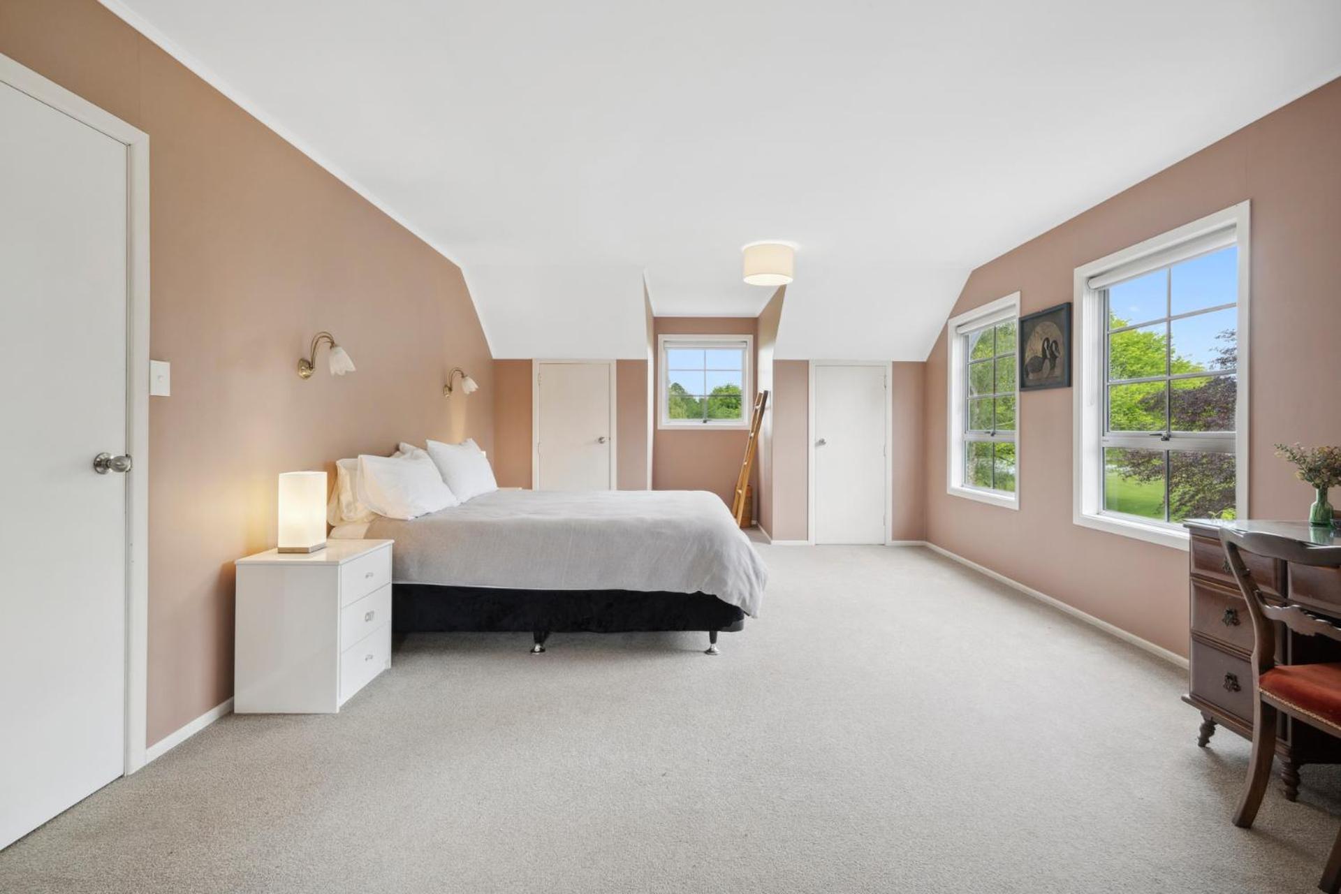 Clarendon Estate - Masterton Holiday Home view 2