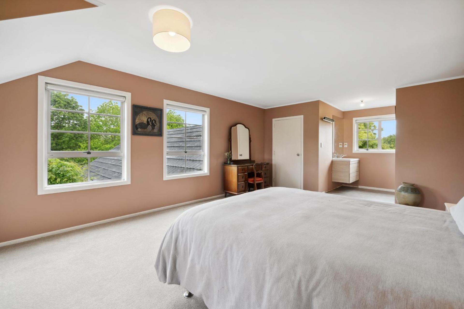 Clarendon Estate - Masterton Holiday Home view 3