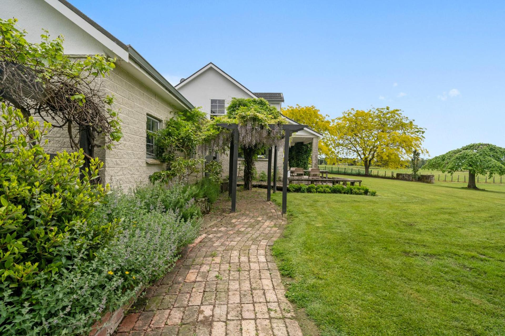 Clarendon Estate - Masterton Holiday Home view 5