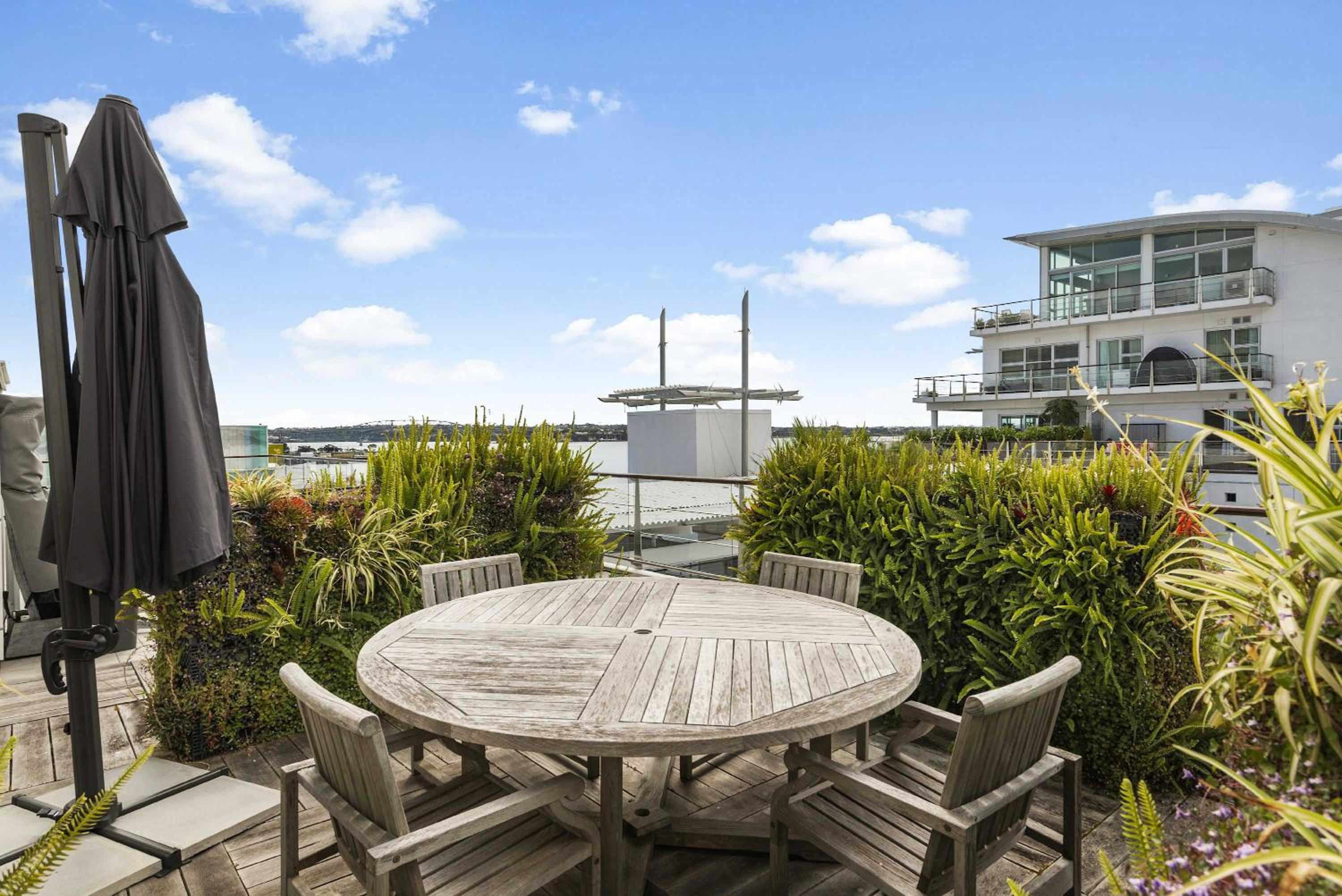 Waterfront 1 Bd Apt with AC WIFI Princess Wharf photo 3