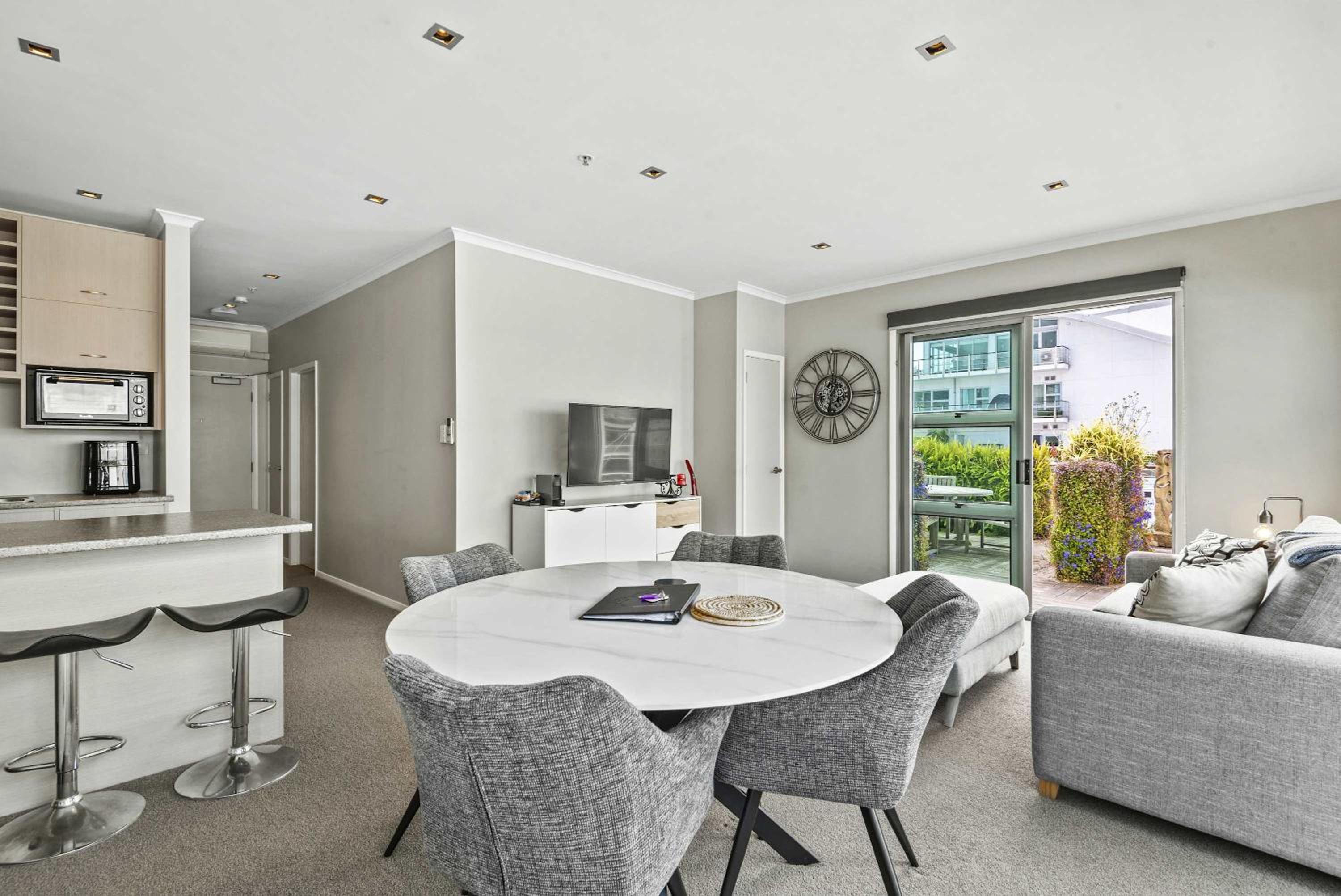 Waterfront 1 Bd Apt with AC WIFI Princess Wharf photo 5