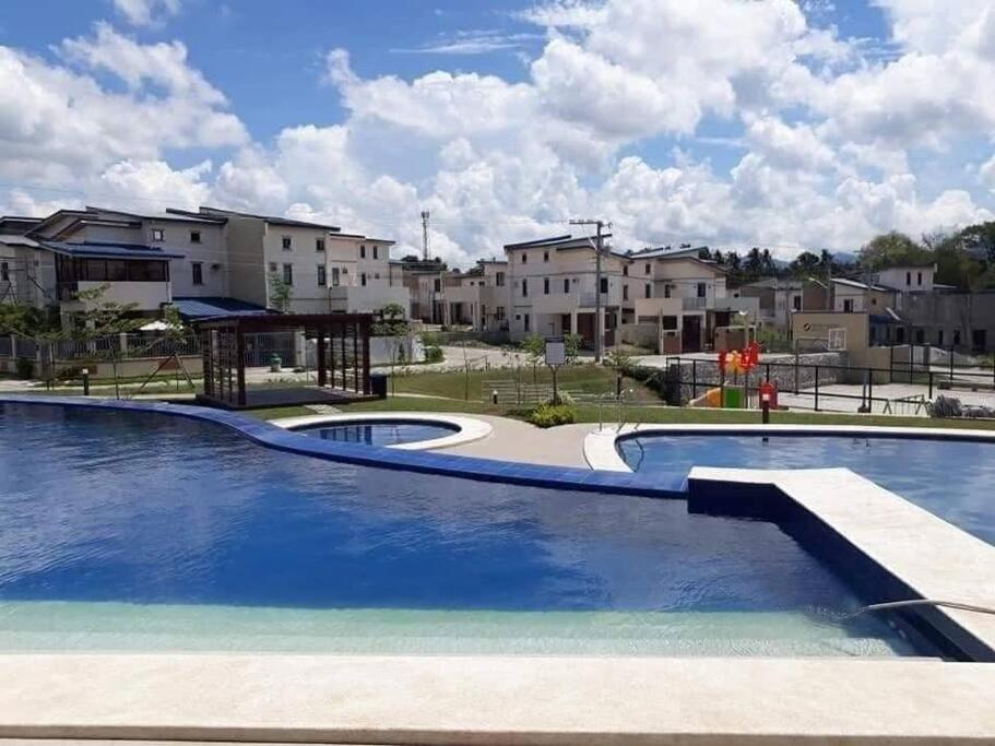 homefortzone Lipa fully interior netflix pool and free parking view 2