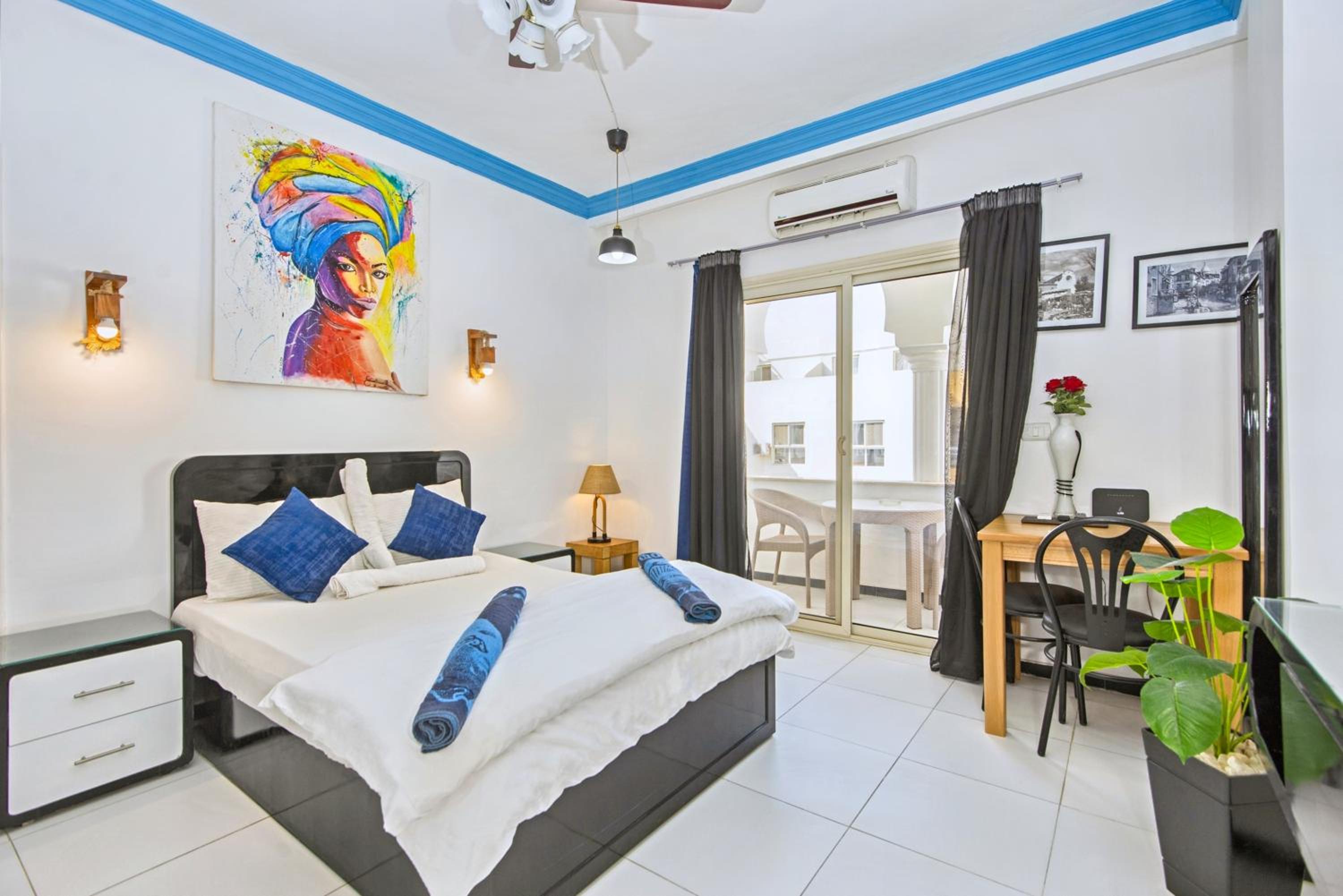 Rare New Marina Hotspot With Fast Free WIFI, Balcony & Pool - Western Standards - Sheraton Plaza 414 view 2