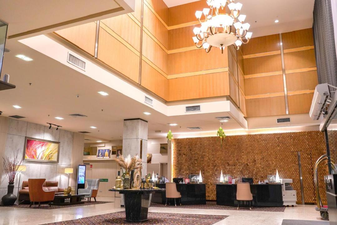 Hotel New World Suites