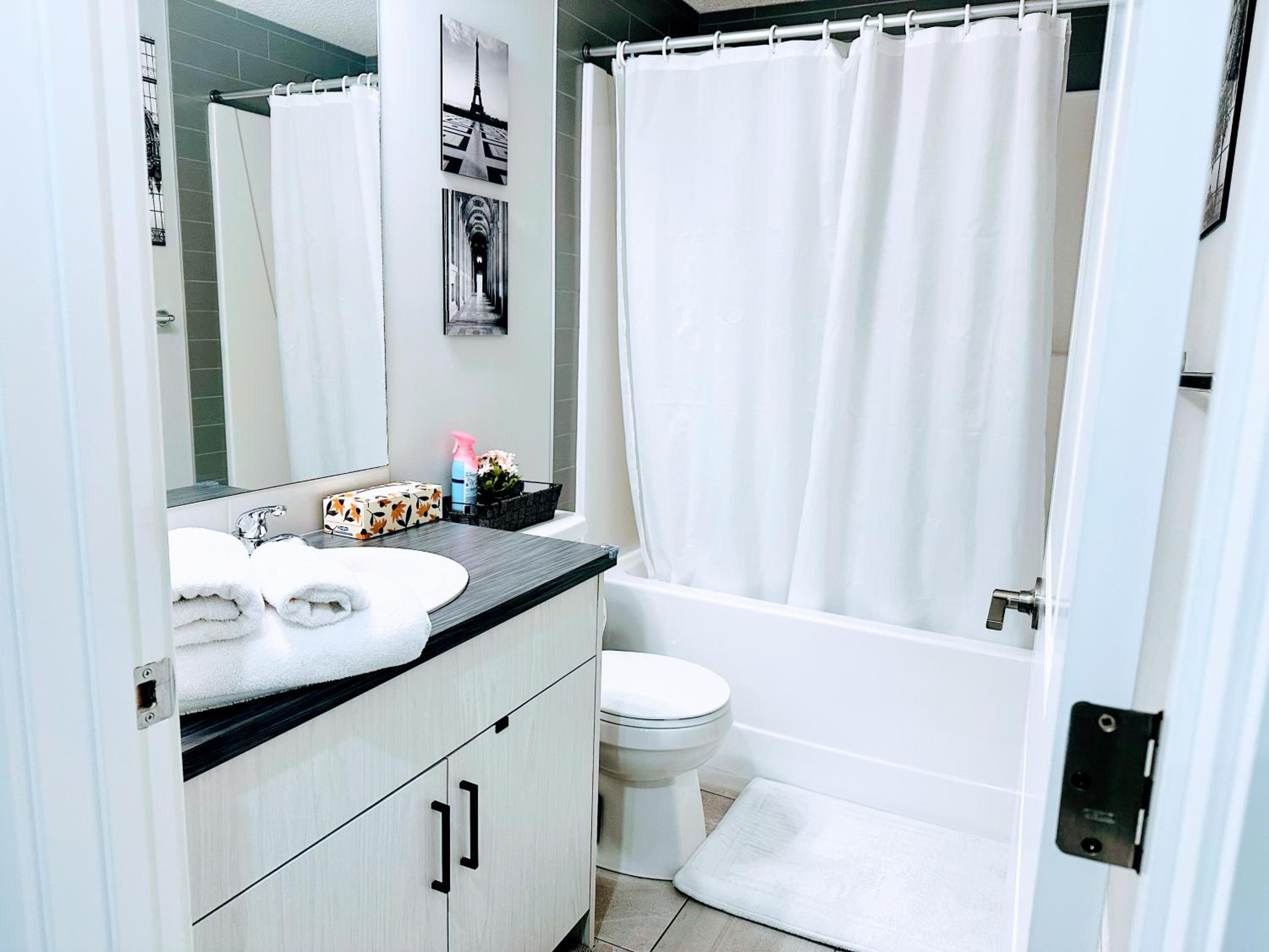 Luxurious Suite Close to the Airport