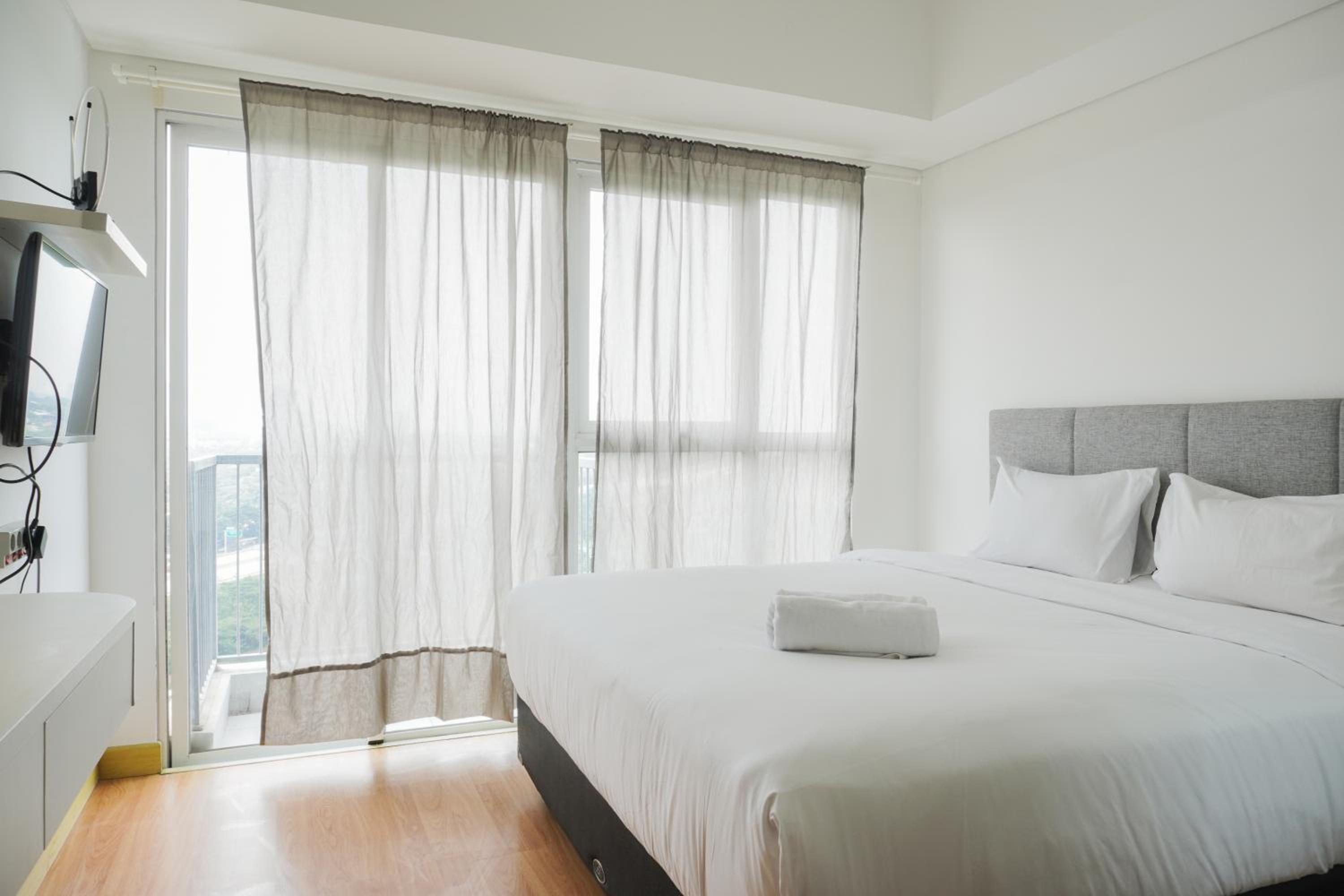 Nice and Cozy Studio Room at Casa De Parco Apartment By Travelio view 4