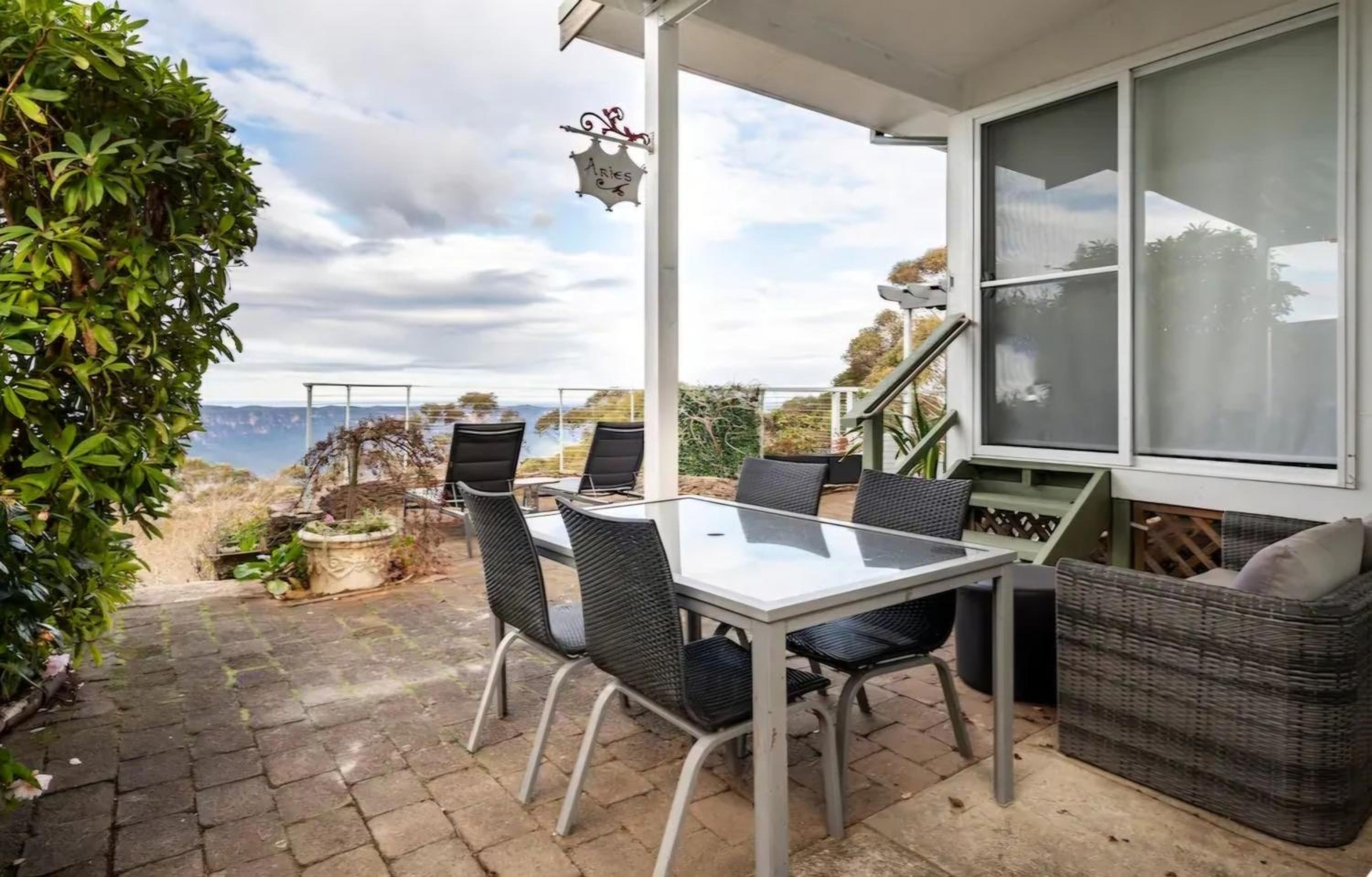 Dalia's Blue Mountain Retreat