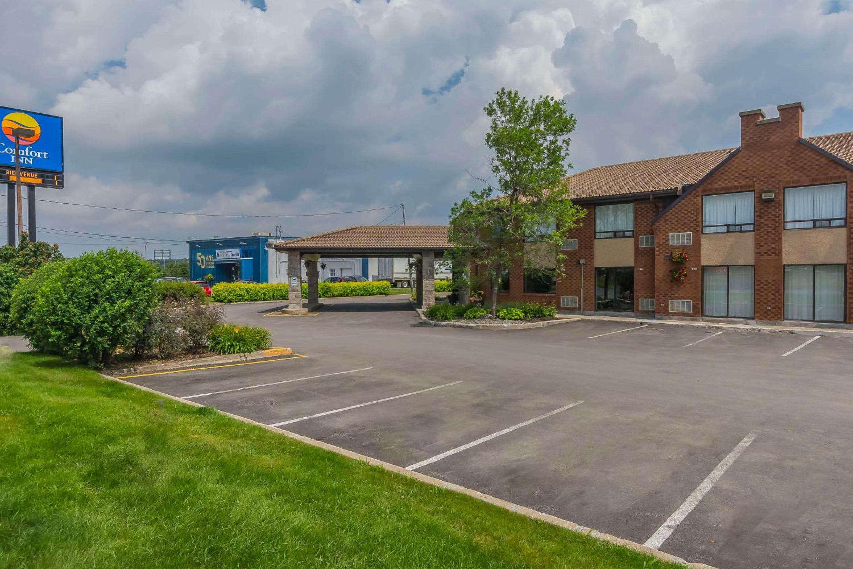 Levis Vacations - Comfort Inn - Property Image 1
