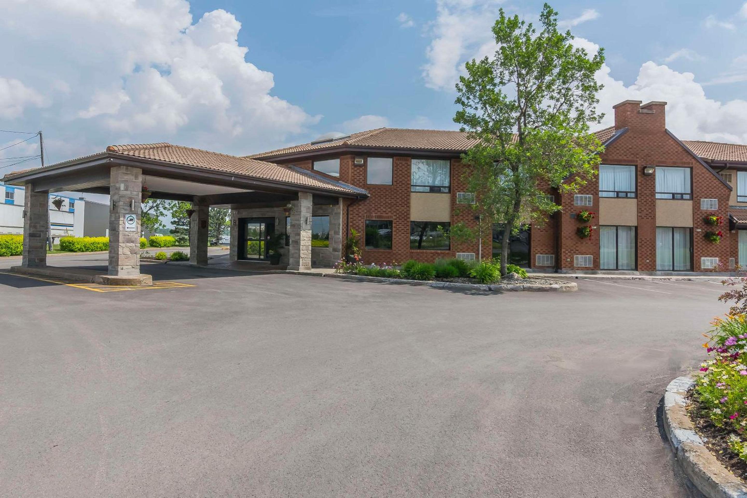 Levis Vacations - Comfort Inn - Property Image 2