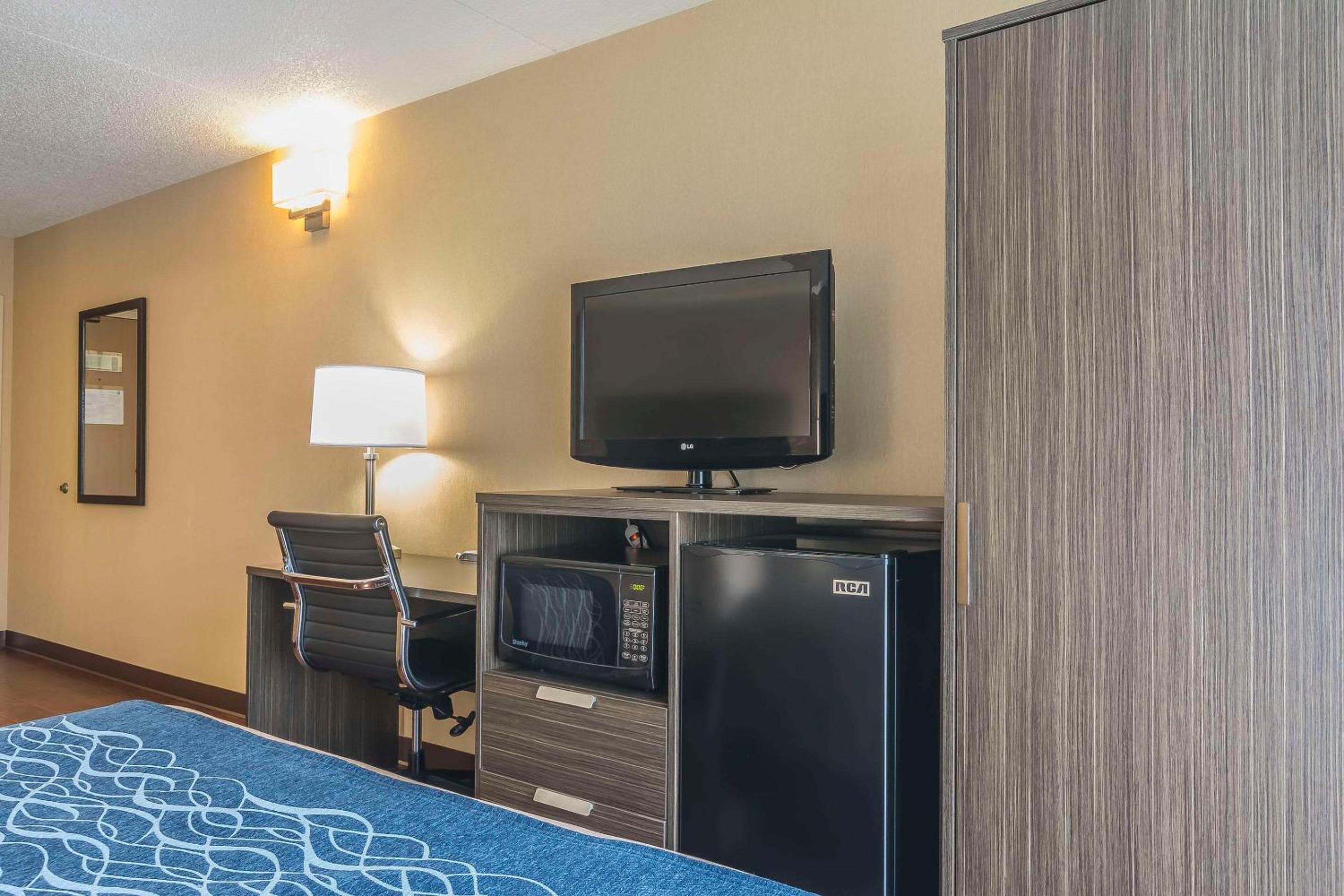 Levis Vacations - Comfort Inn - Property Image 11