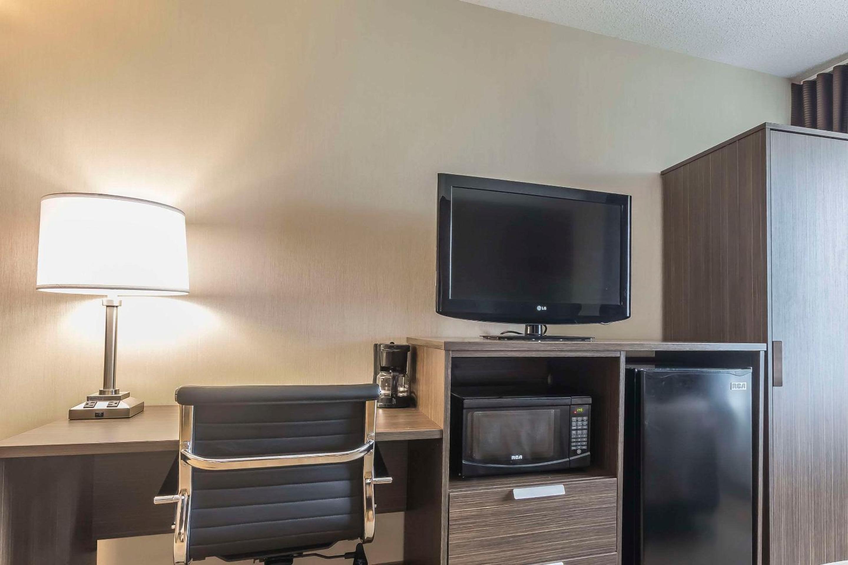 Levis Vacations - Comfort Inn - Property Image 10