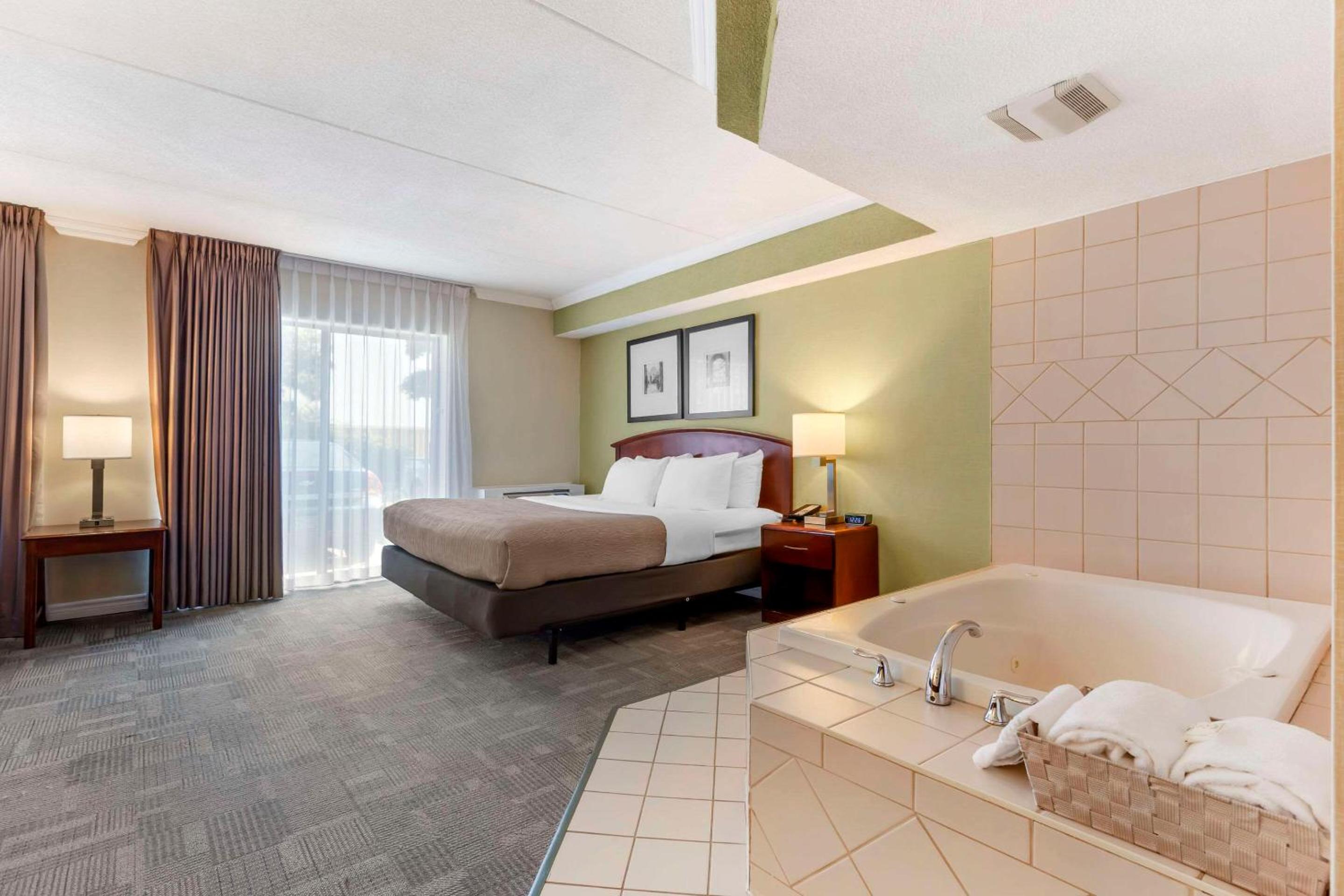 Peterborough Vacations - Quality Inn - Property Image 15