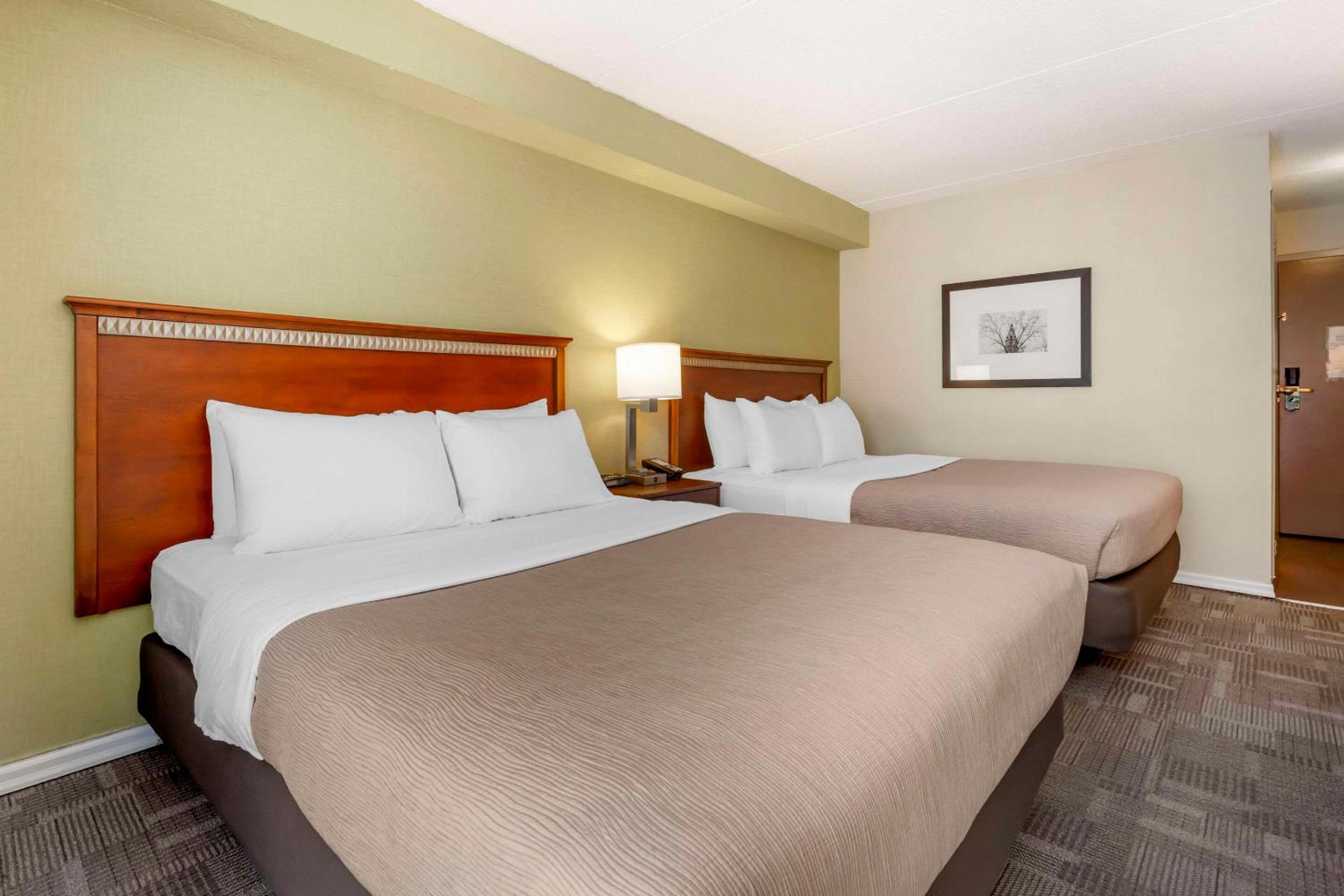 Peterborough Vacations - Quality Inn - Property Image 5
