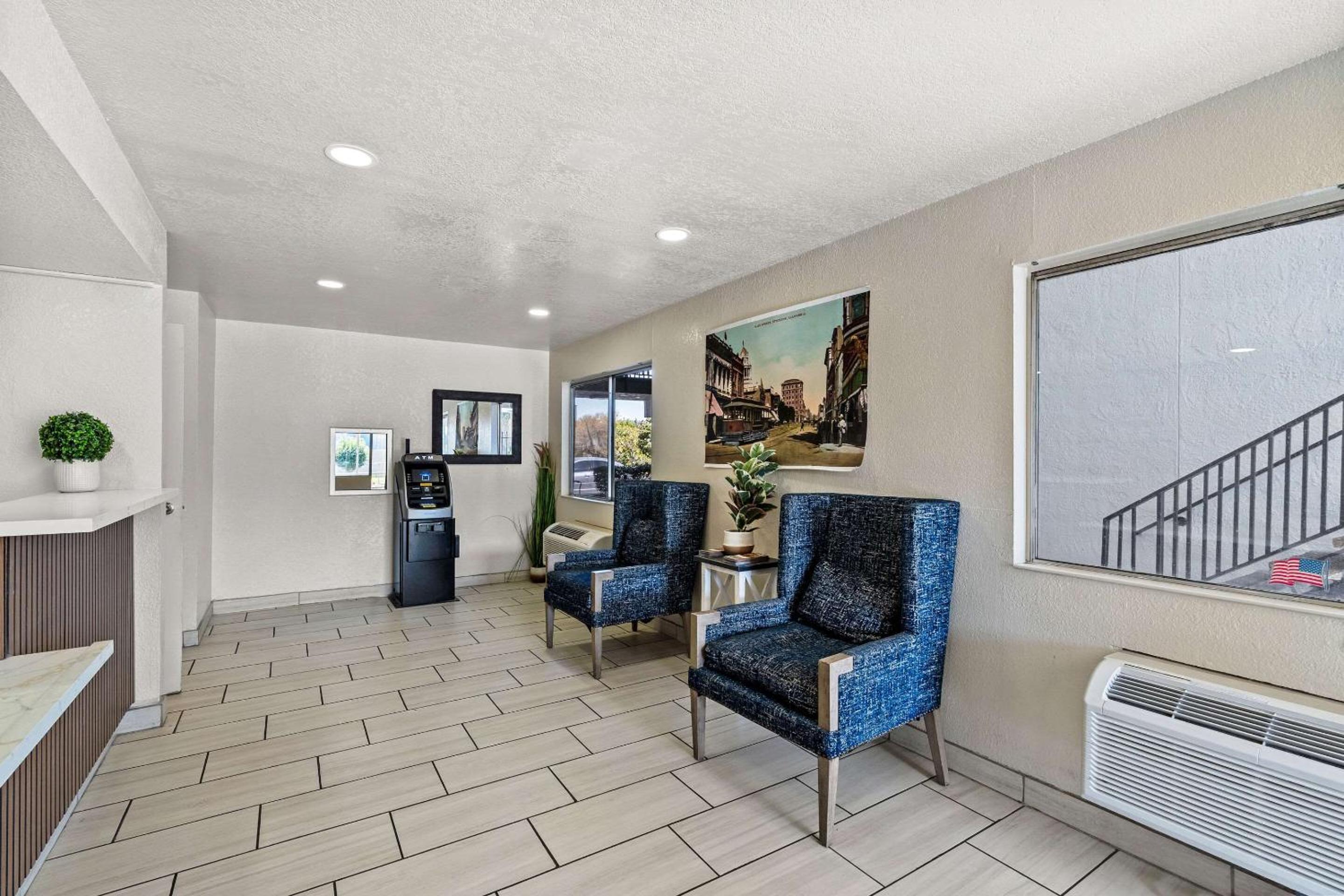 Econo Lodge Stockton near I-5 Fairgrounds view 5