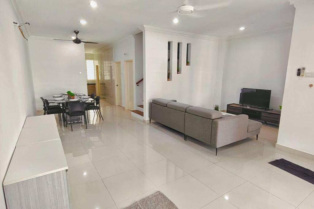 Setia Alam Convention Center Spacious House photo 1
