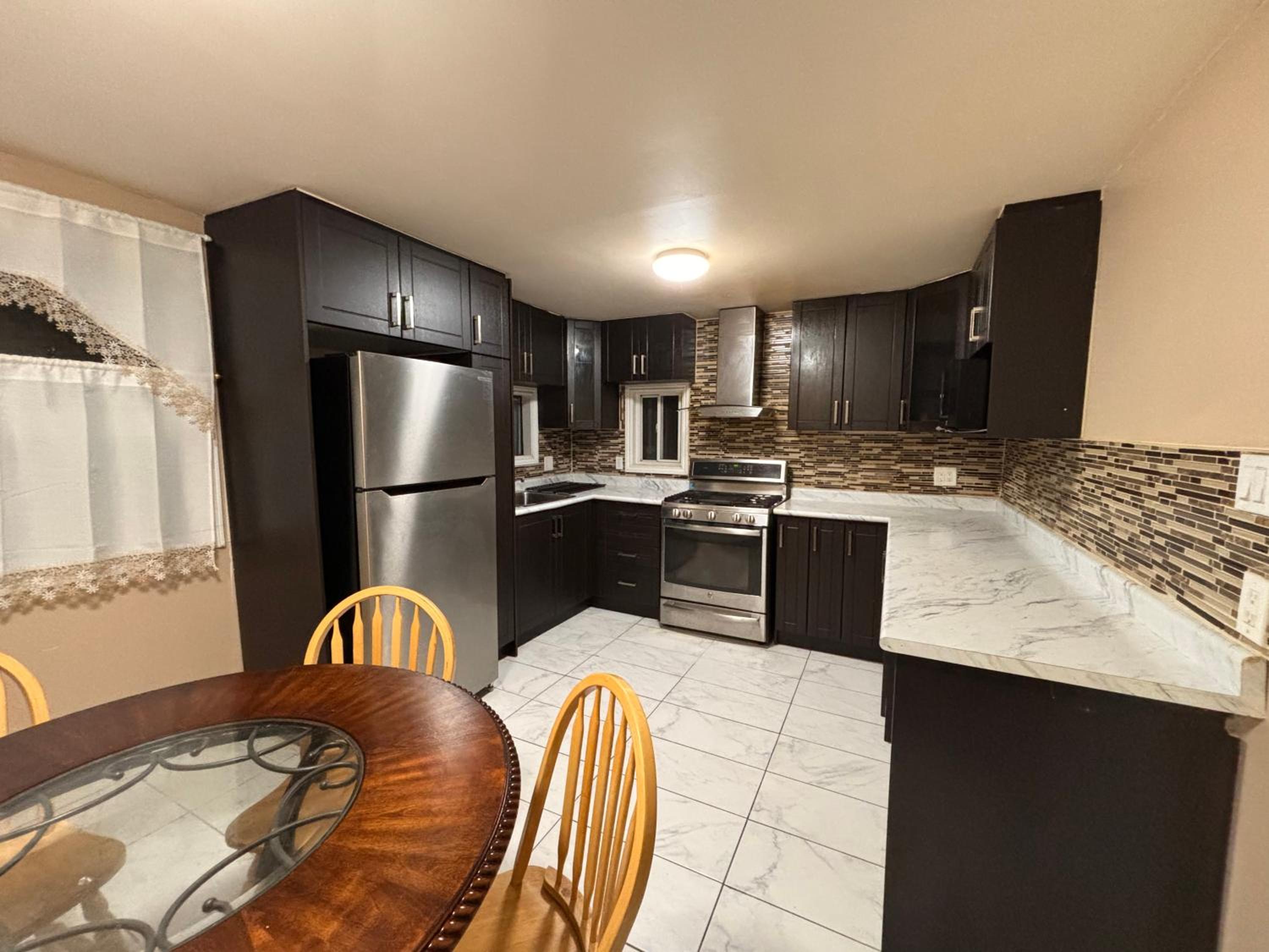 3bed bungalow,full privacy,Free parking, late checkin possible