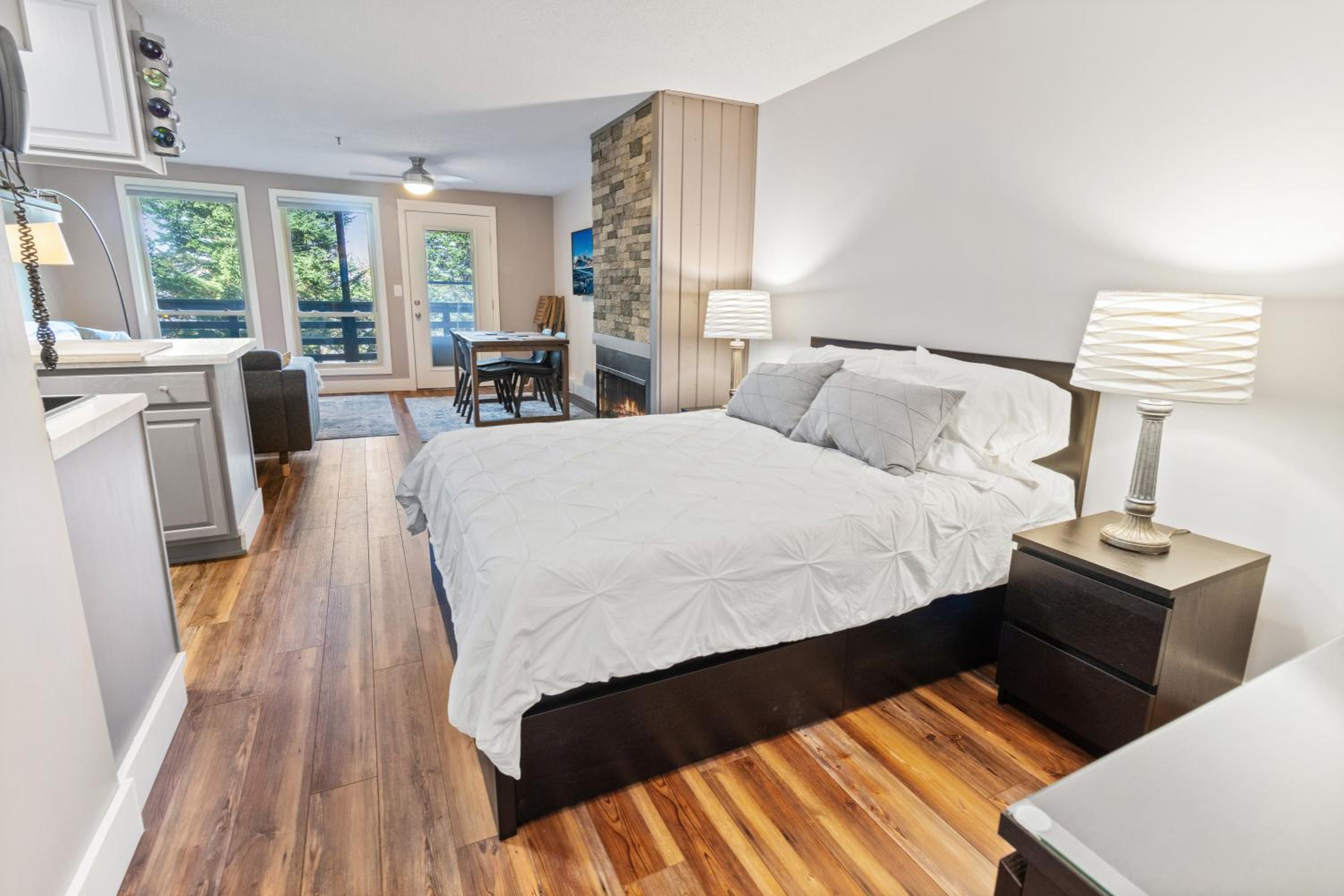 Super Cozy Studio Near Slopes And Shuttle Bus WiFi view 4