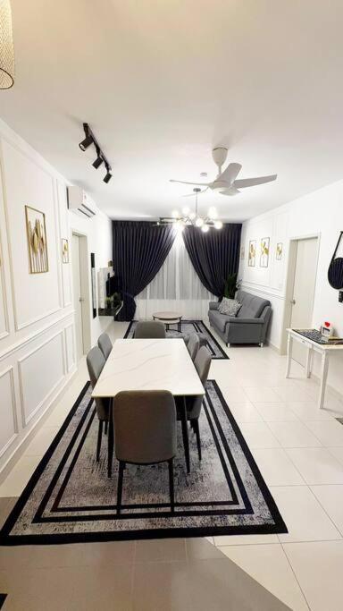 Ita Ahmat Homestay Kota Warisan- Near KLIA photo 1