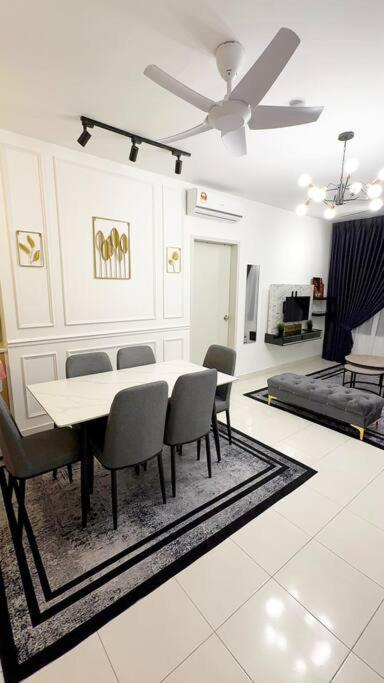Ita Ahmat Homestay Kota Warisan- Near KLIA photo 3