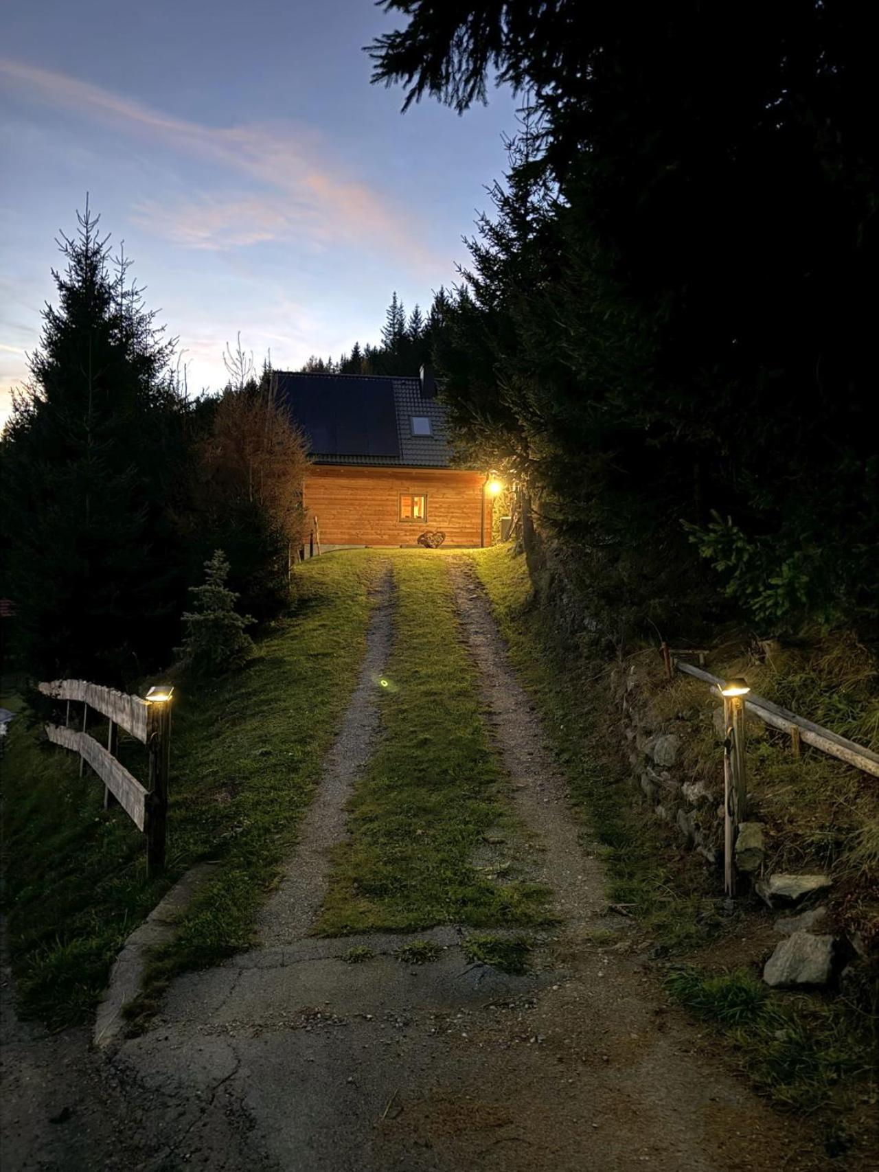 ALMNEST - LACHTAL