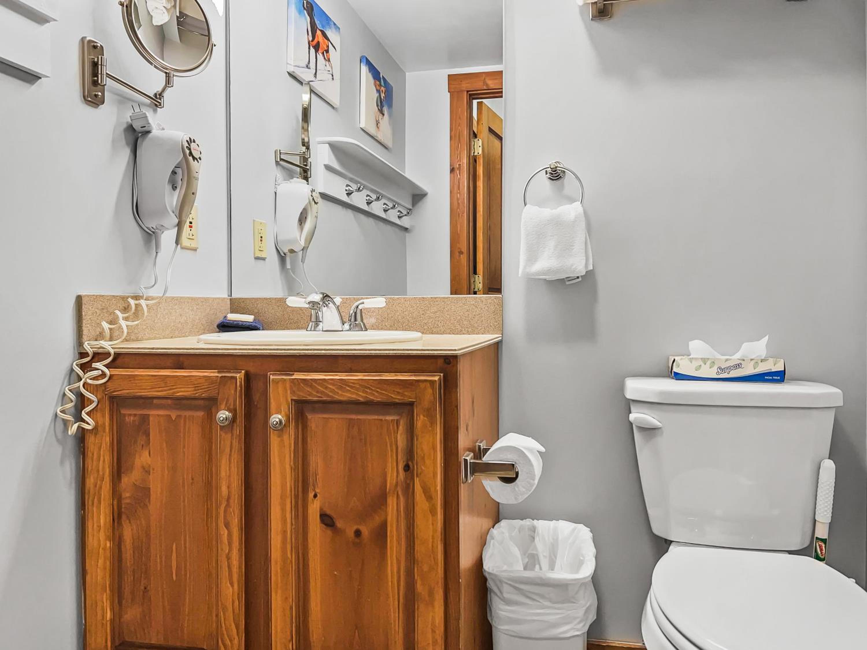 Highland House 420 Stylish Studio in the Village Hot Tub WiFi view 4