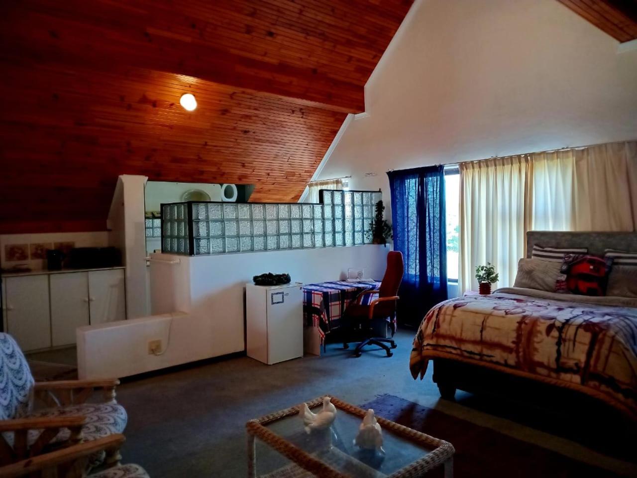 Die Bruin Huisie - Home Away From Home