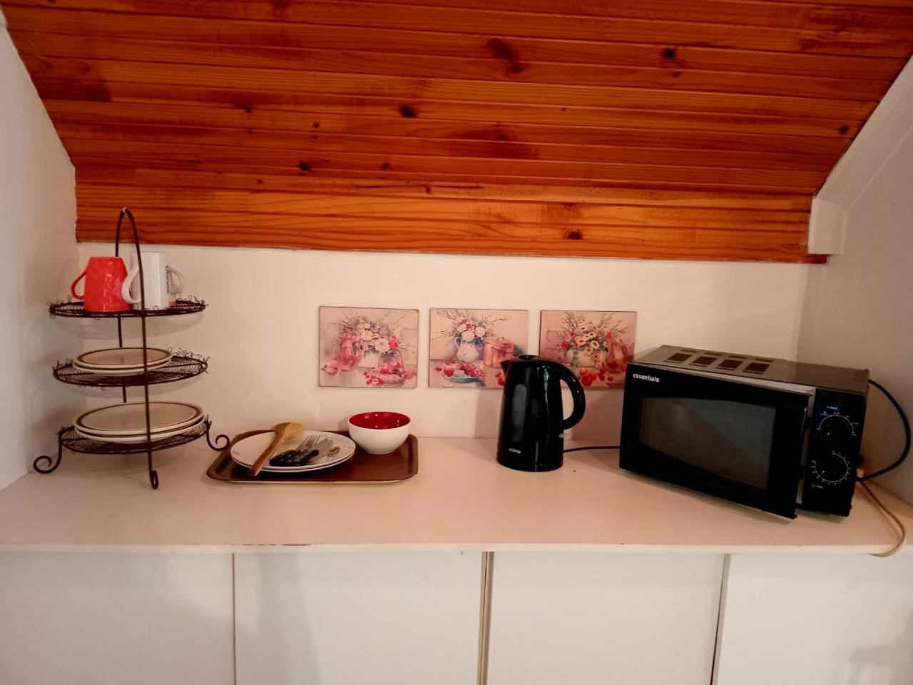 Die Bruin Huisie - Home Away From Home