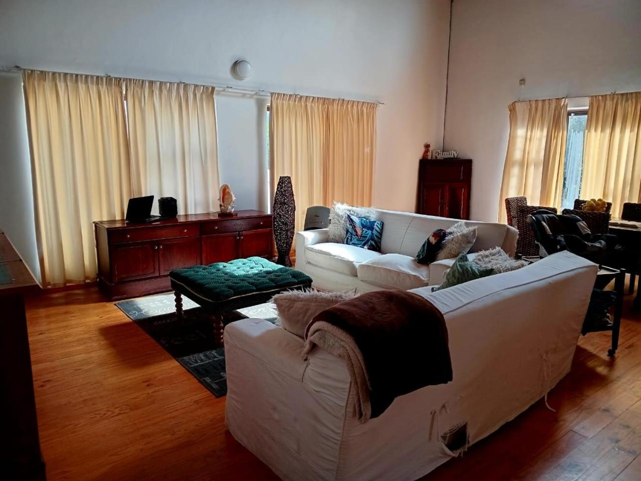 Die Bruin Huisie - Home Away From Home