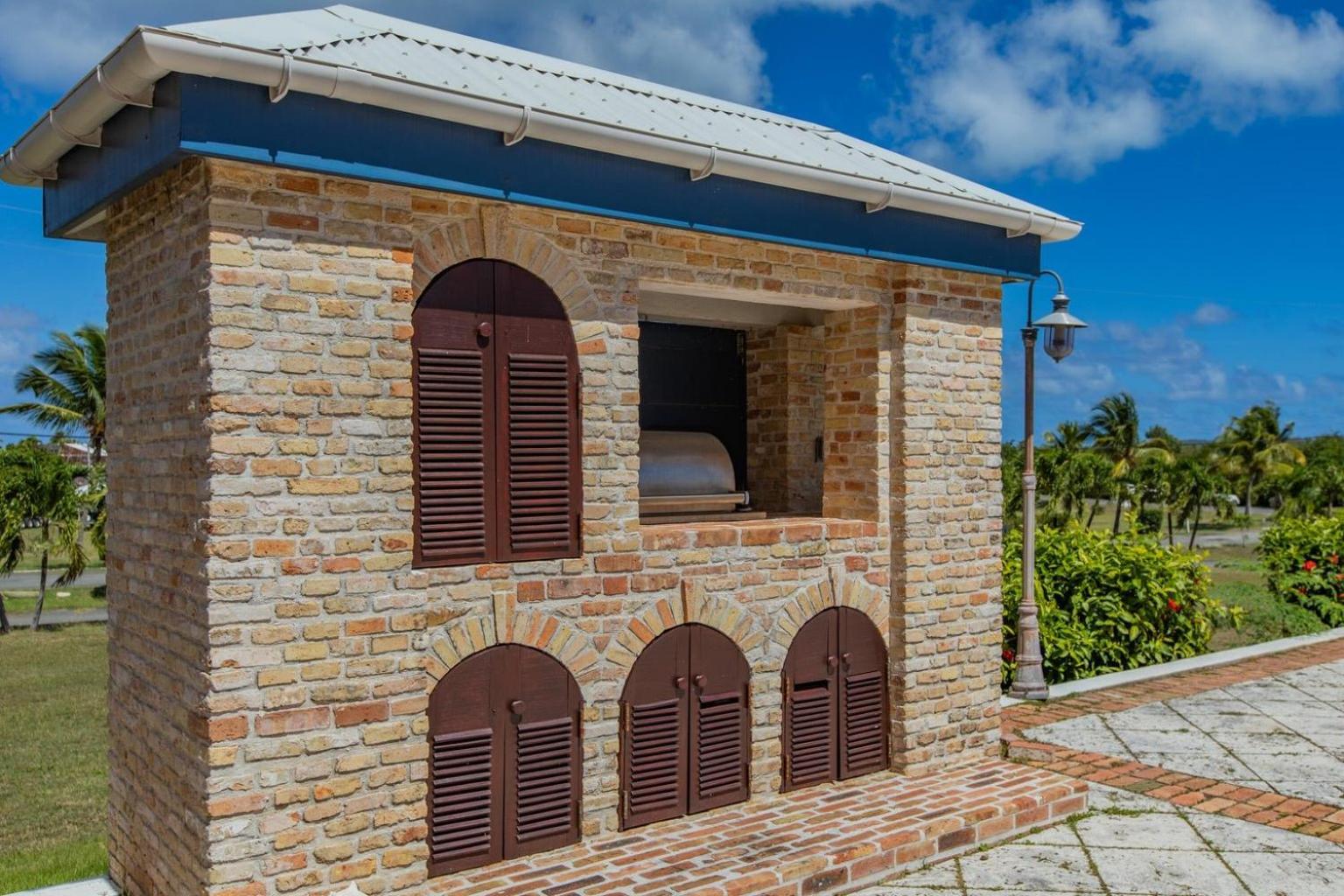Welcome to Walk to the Beach Located walking distance to the Beach and Green Caye Marina view 3