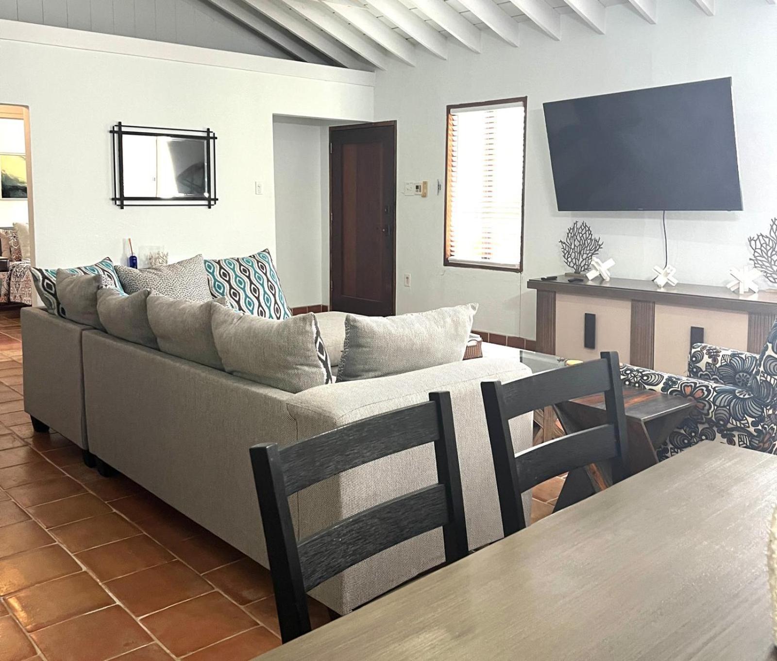 Enjoy staying at Hidden Treasure view 4