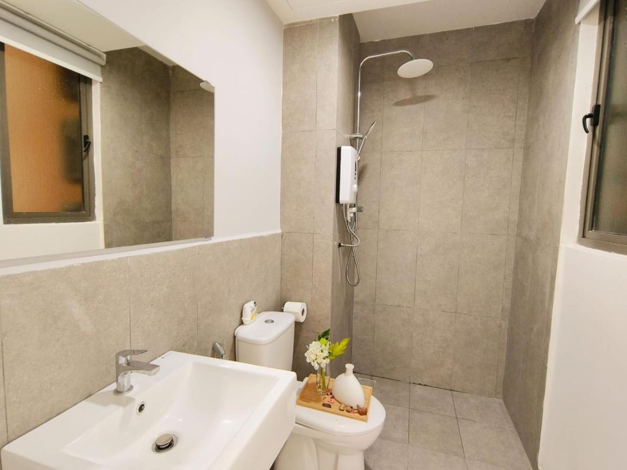 Kepong Premium 3R2B MRT Linked by Luvit Stay
