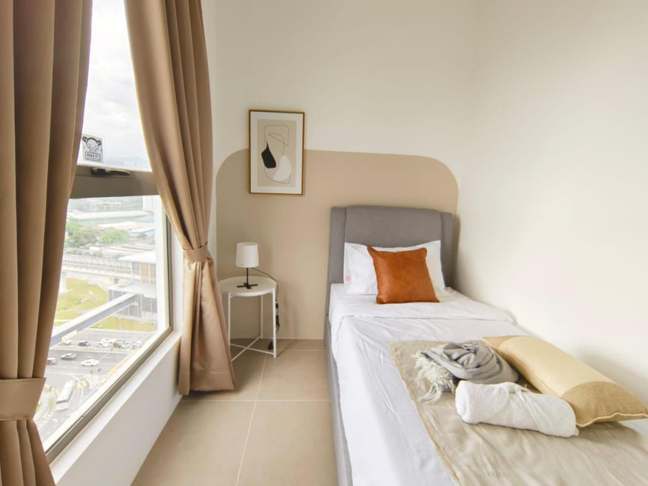 Kepong Premium 3R2B MRT Linked by Luvit Stay