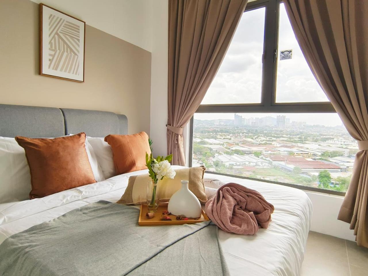 Kepong Premium 3R2B MRT Linked by Luvit Stay
