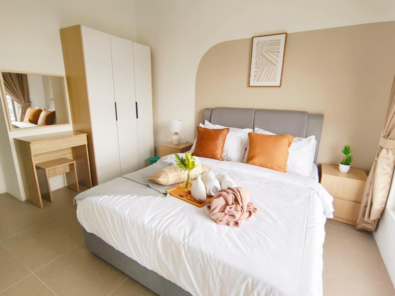 Kepong Premium 3R2B MRT Linked by Luvit Stay