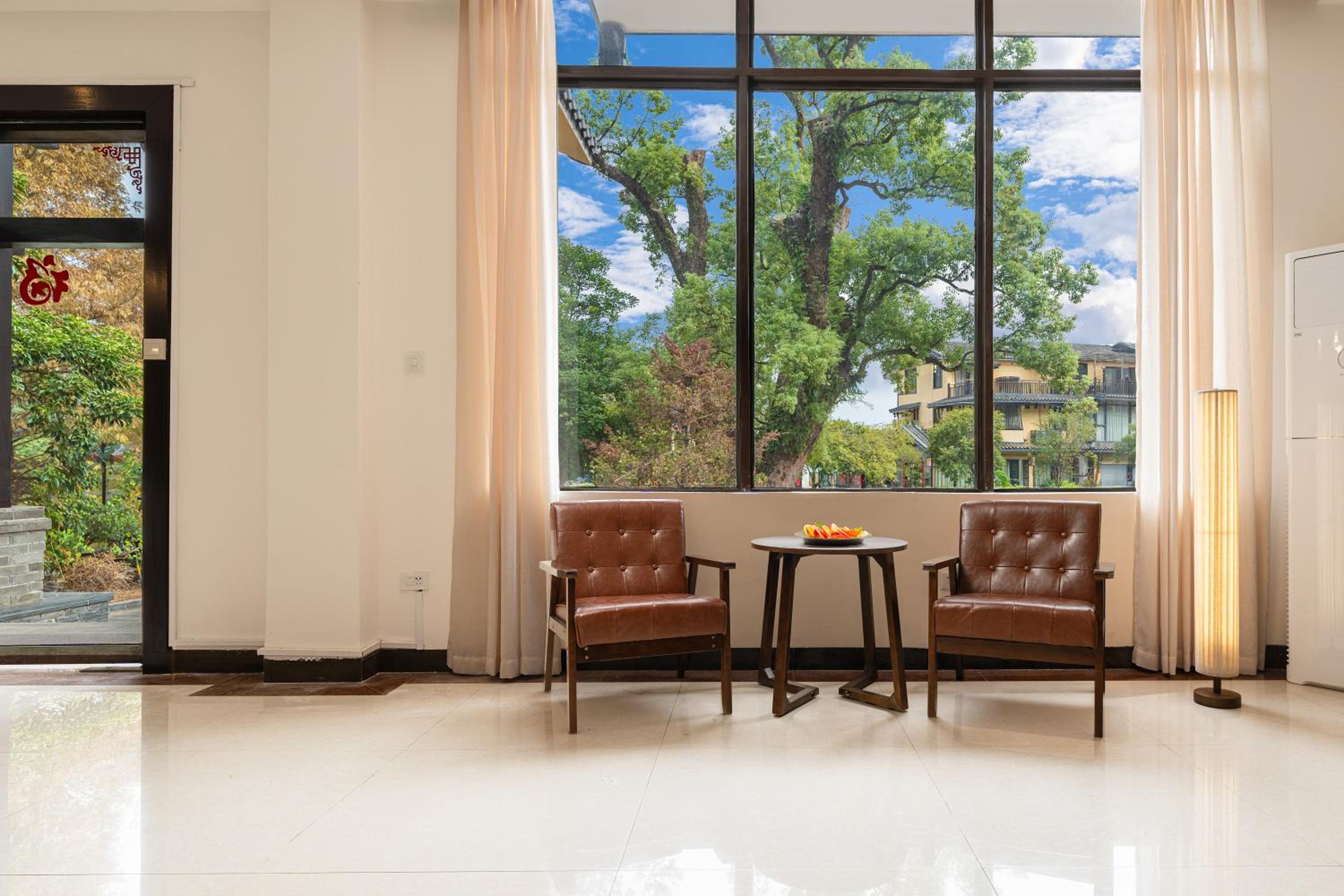 Guilin Camphor Country House Free pick-up service at train station for two nights